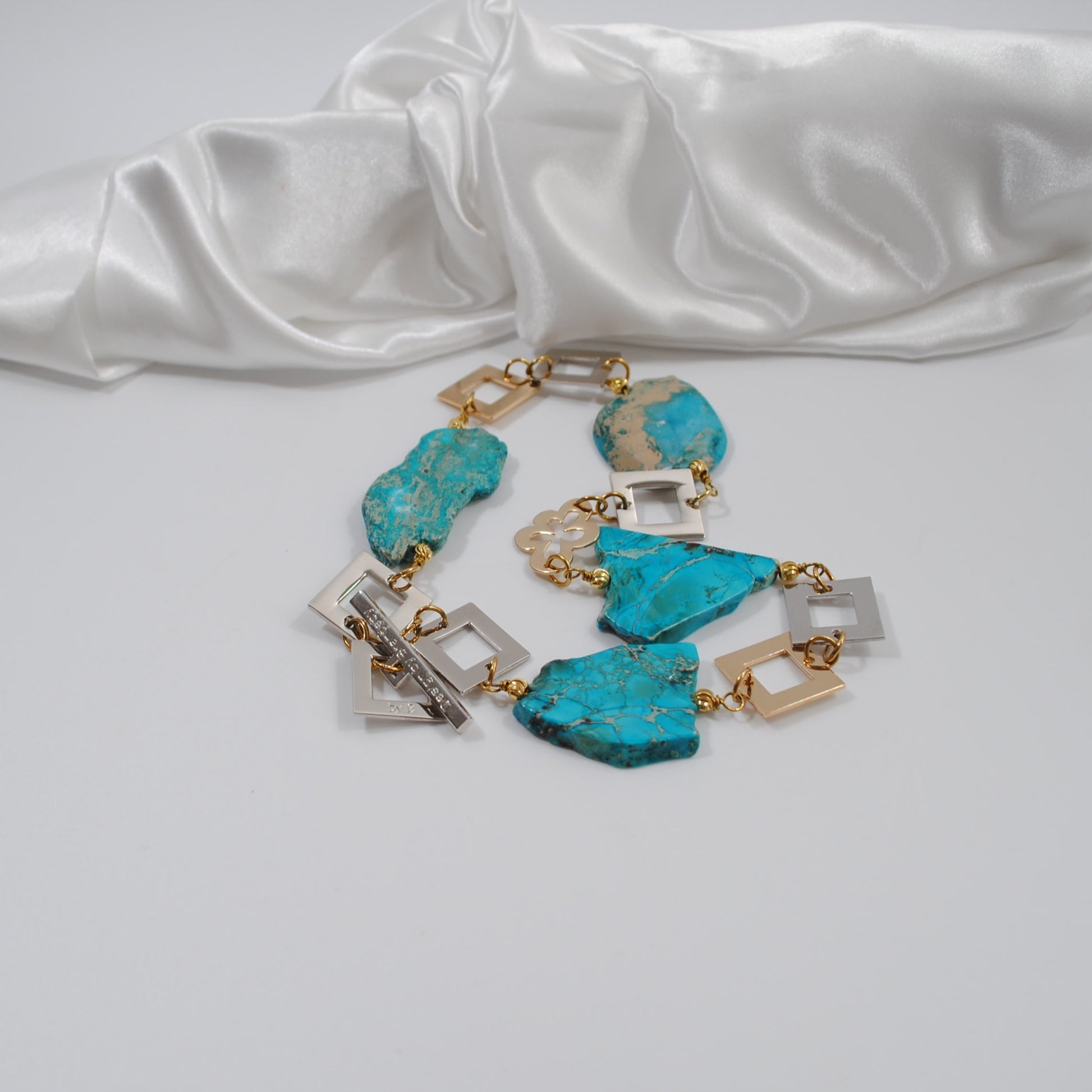 äkta ädelsten imperial jasper blått halsband kort guld detaljer silver design by brandeby