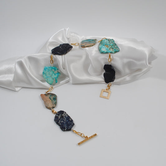 sky halsband i blå nyanser av imperial jasper ädelsten kort halsband designbybrandeby