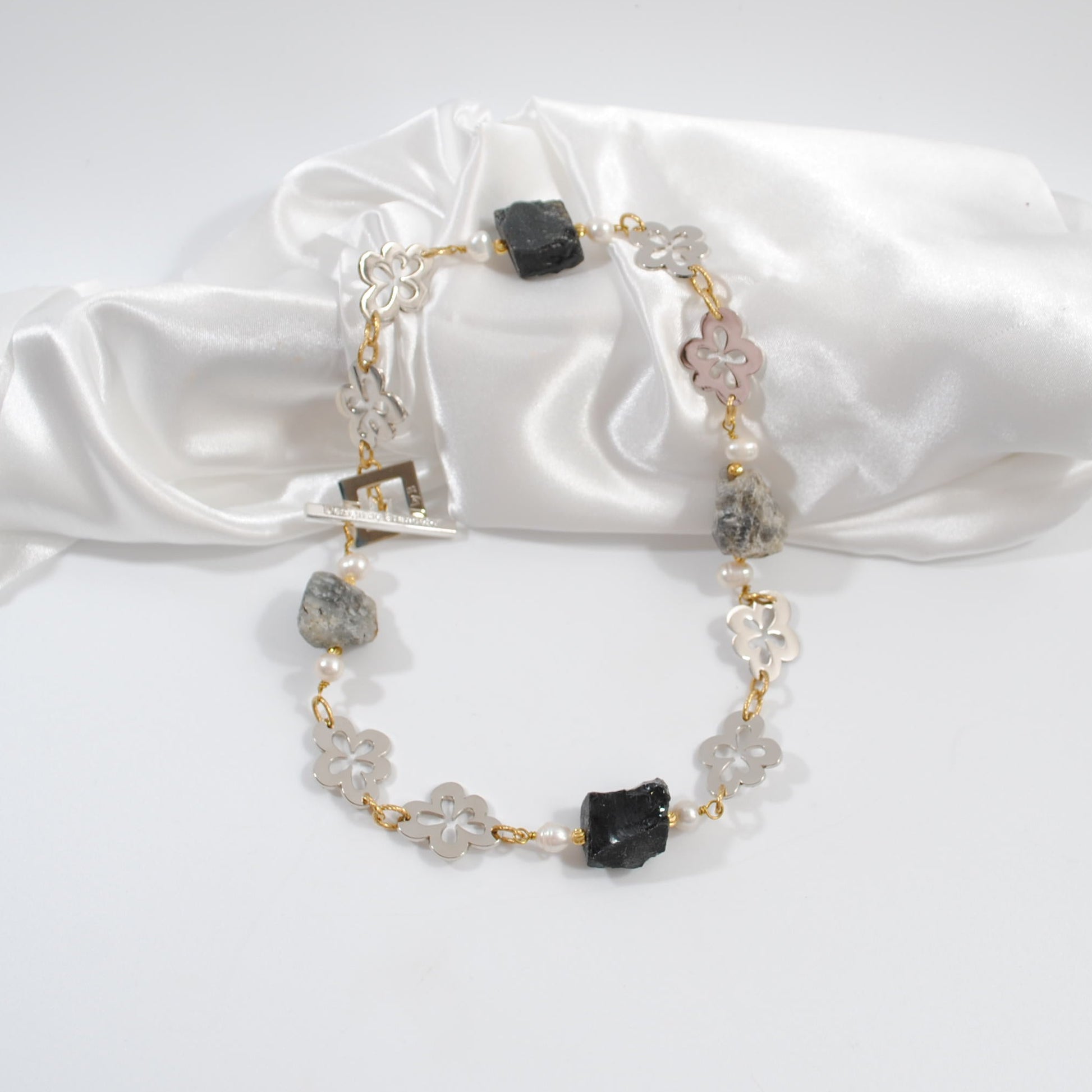 Raw Meets Beauty Halsband - Labradorit & Bergkristall | Design by Brandeby