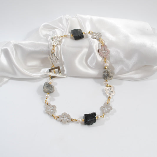 Raw Meets Beauty Halsband - Labradorit & Bergkristall | Design by Brandeby