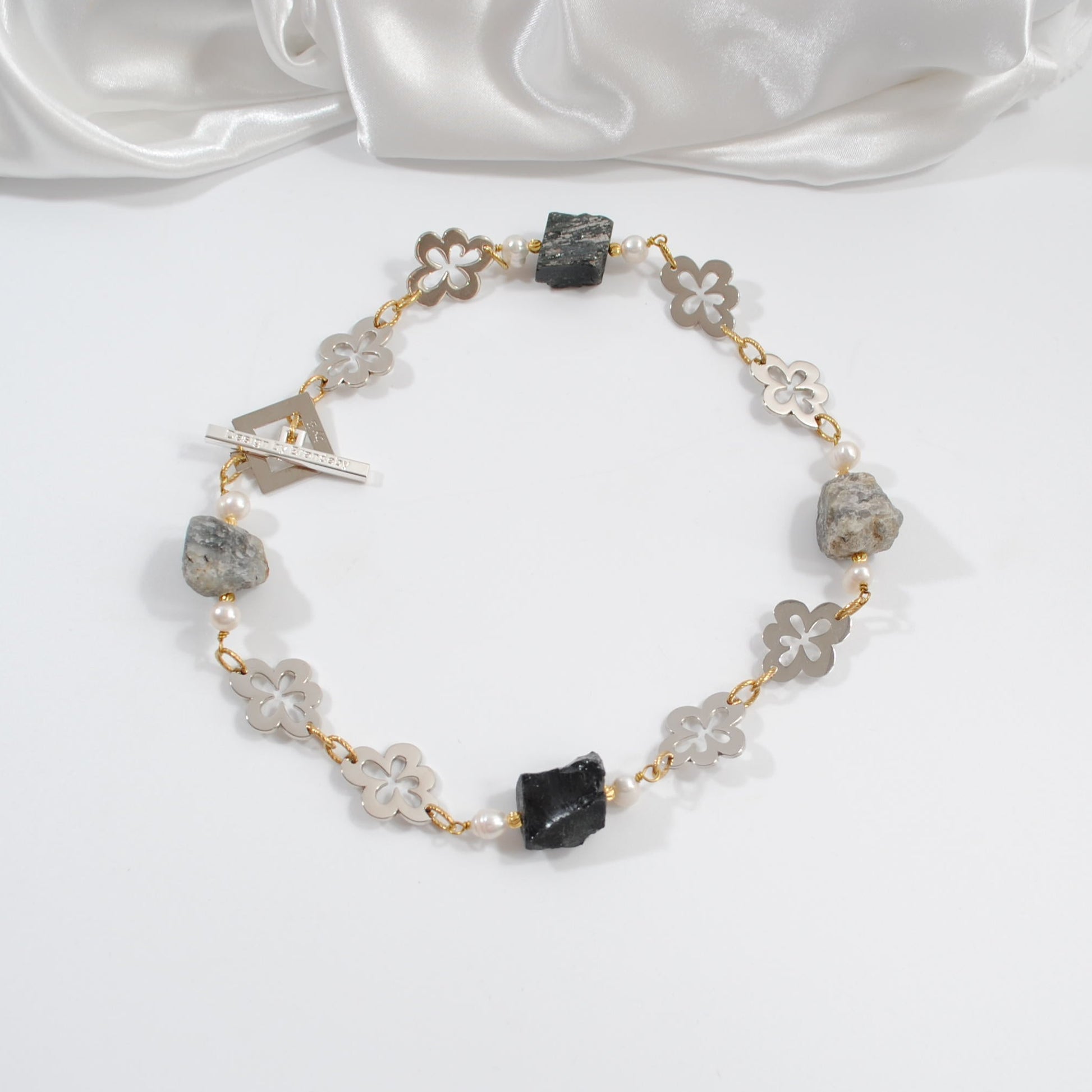 Raw Meets Beauty Halsband - Labradorit & Bergkristall | Design by Brandeby unik limited edition