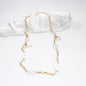 halsband med blommor och guldpläterad kedja design by brandeby