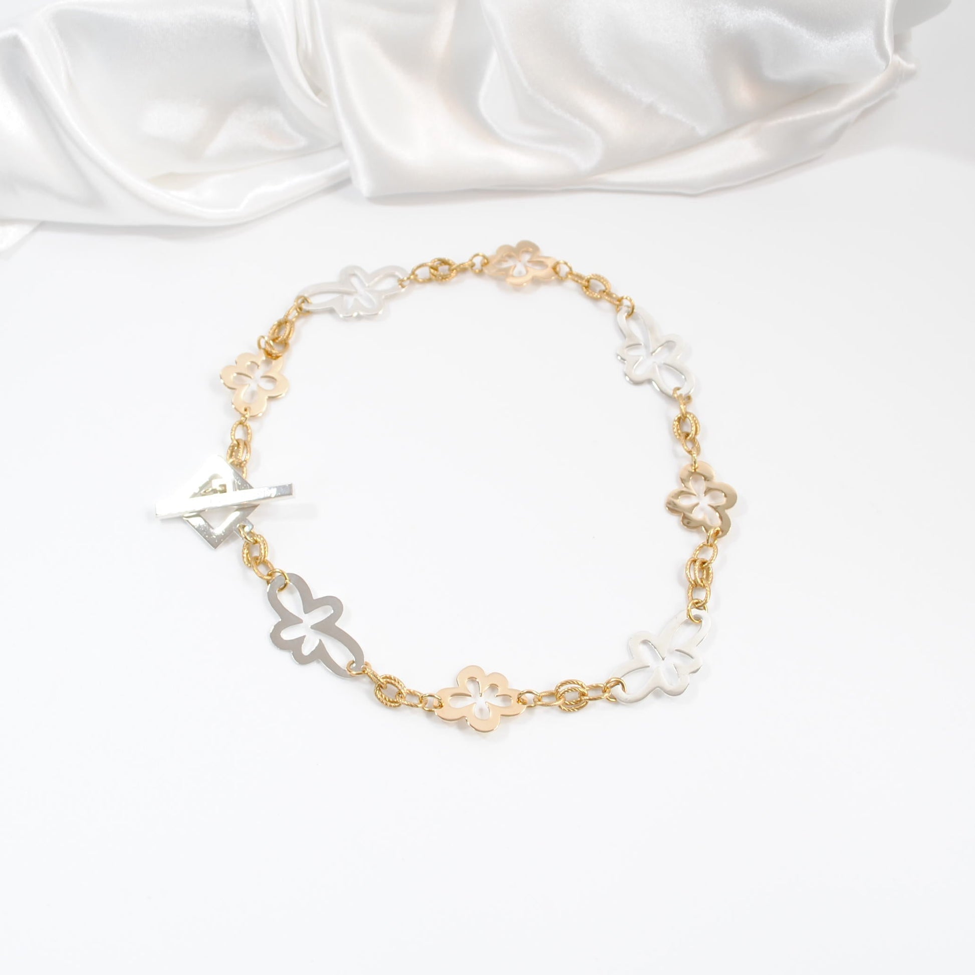 handgjort unikt halsband blommor guldkedja design by brandeby