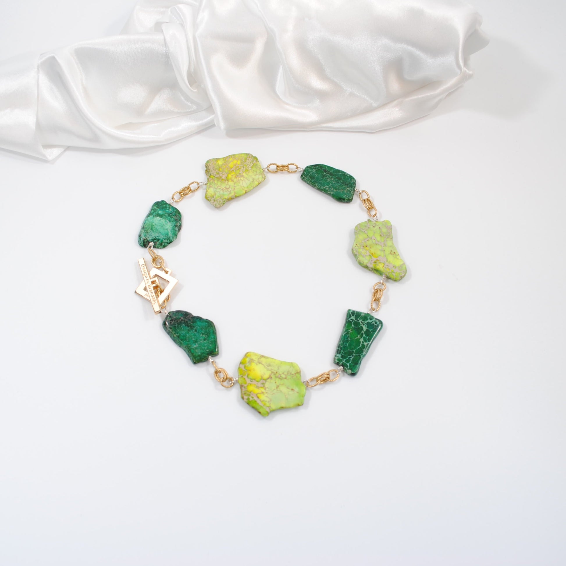 grön imperial jasper halsband med guldlås design by brandeby