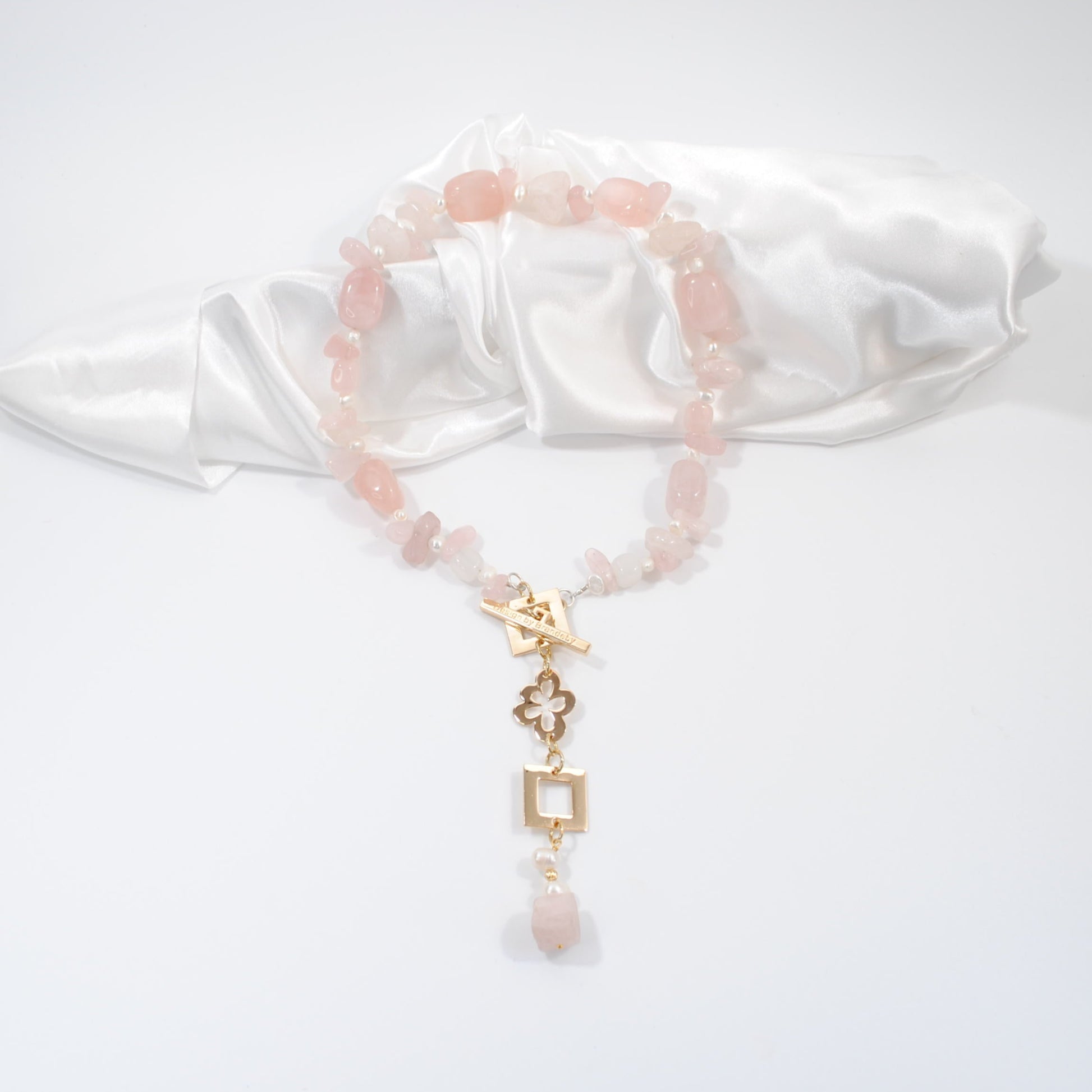 pink båstad halsband handgjort unikt exklusivt design by brandeby