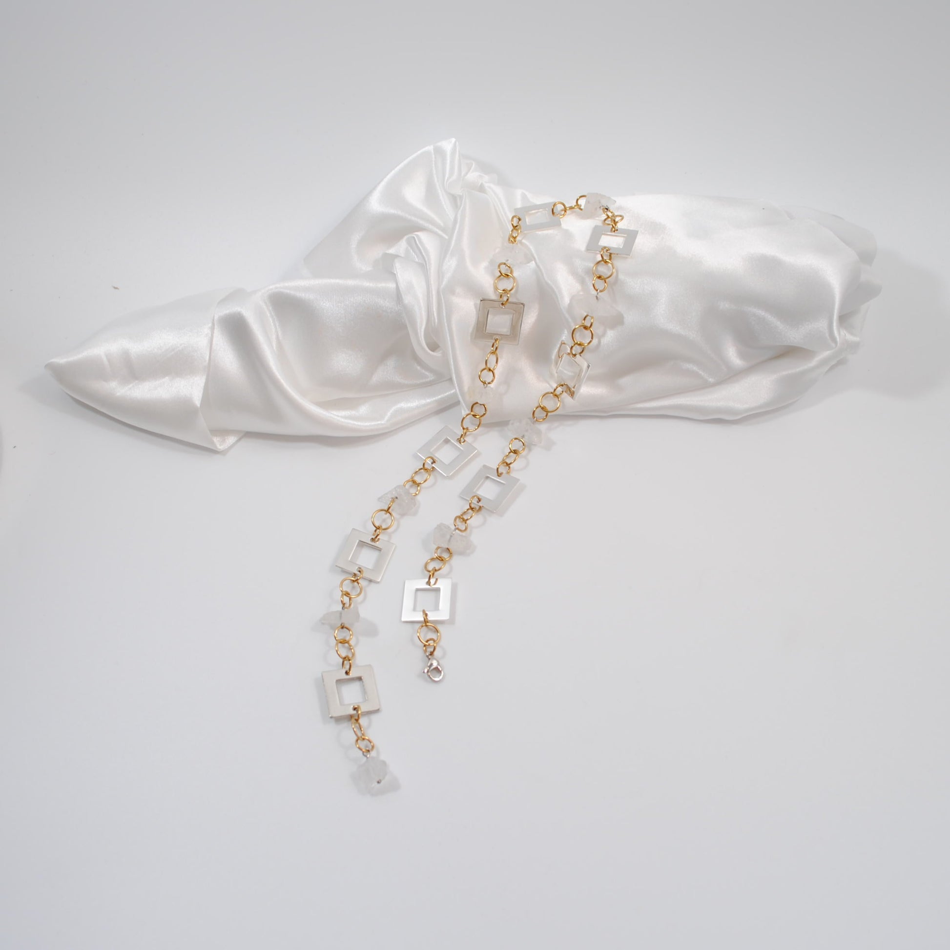 handgjort lyxigt halsband i bergkristall design by brandeby