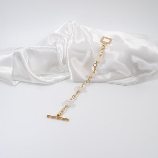 armband i guld och bergkristall handgjort unikt design by brandeby