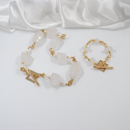 unikt handgjort armband bergkristall guld detaljer design by brandeby