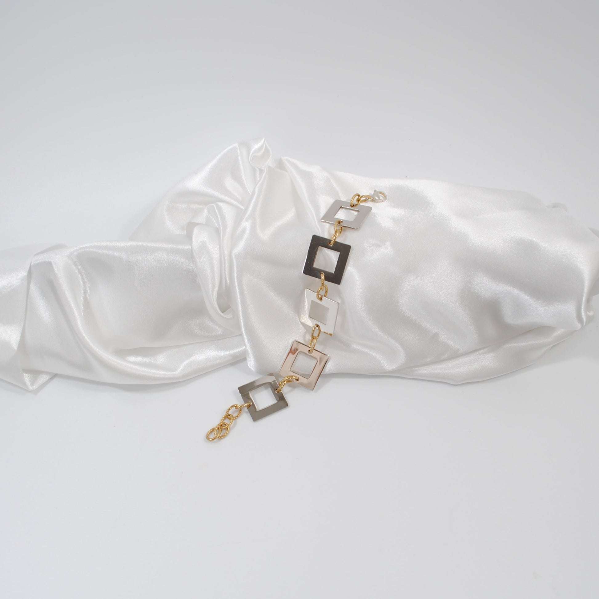 Pure Square Armband - Design by Brandeby