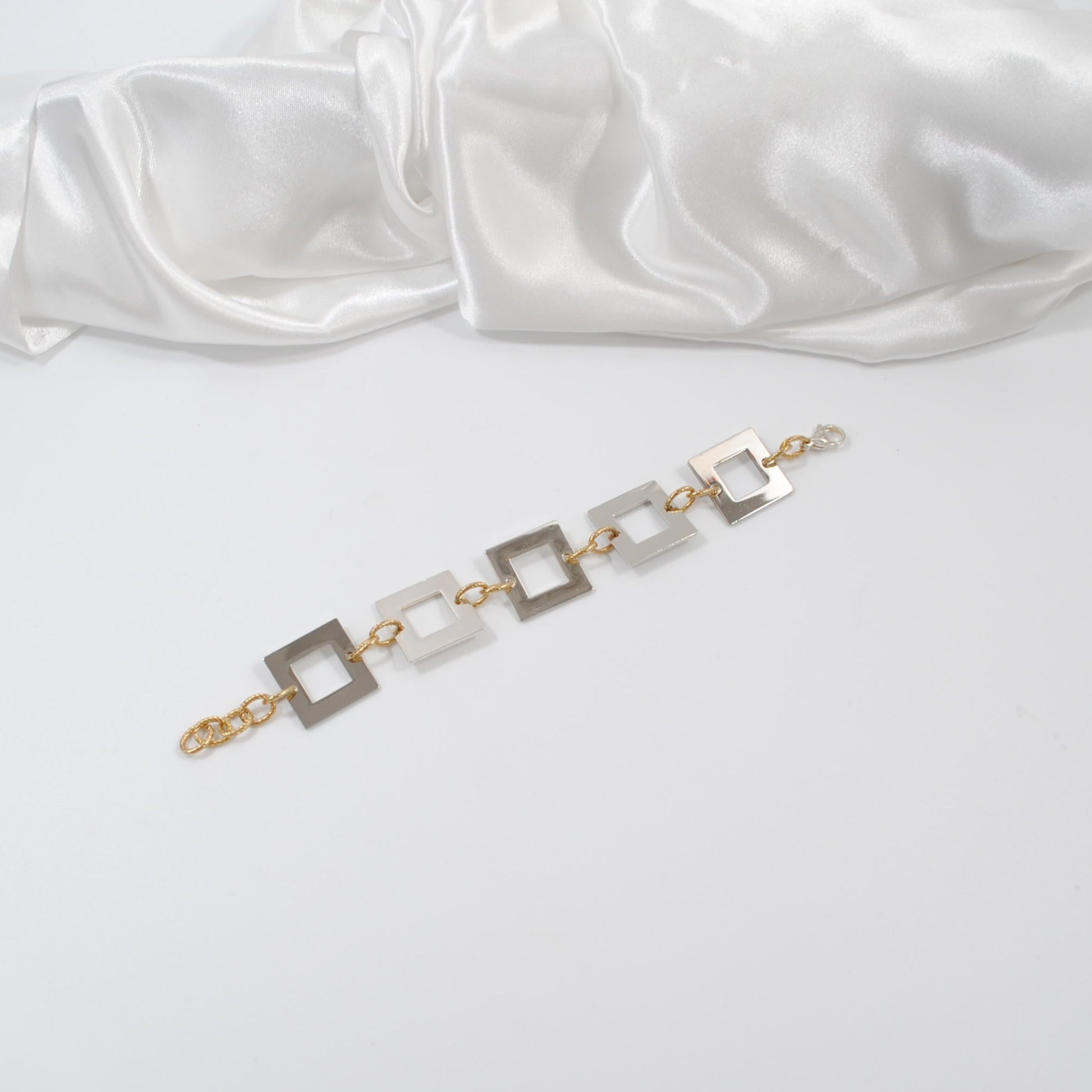 Pure Square Armband - Design by Brandeby