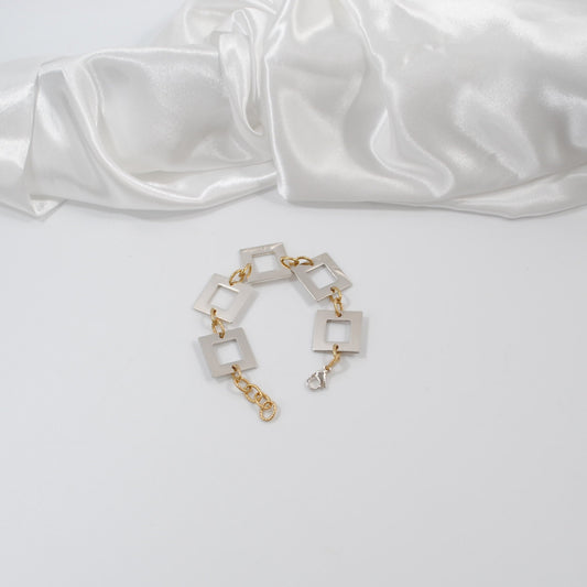 armband i fyrkanter i silver och guldetaljer design by brandeby