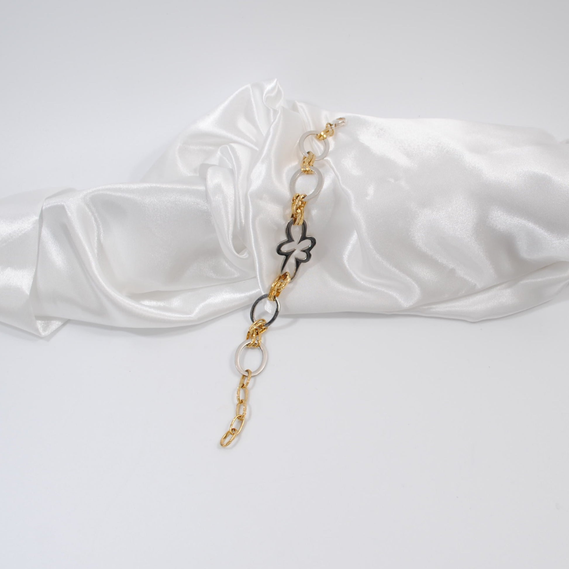 handgjort unikt armband i lyx modell design by brandeby