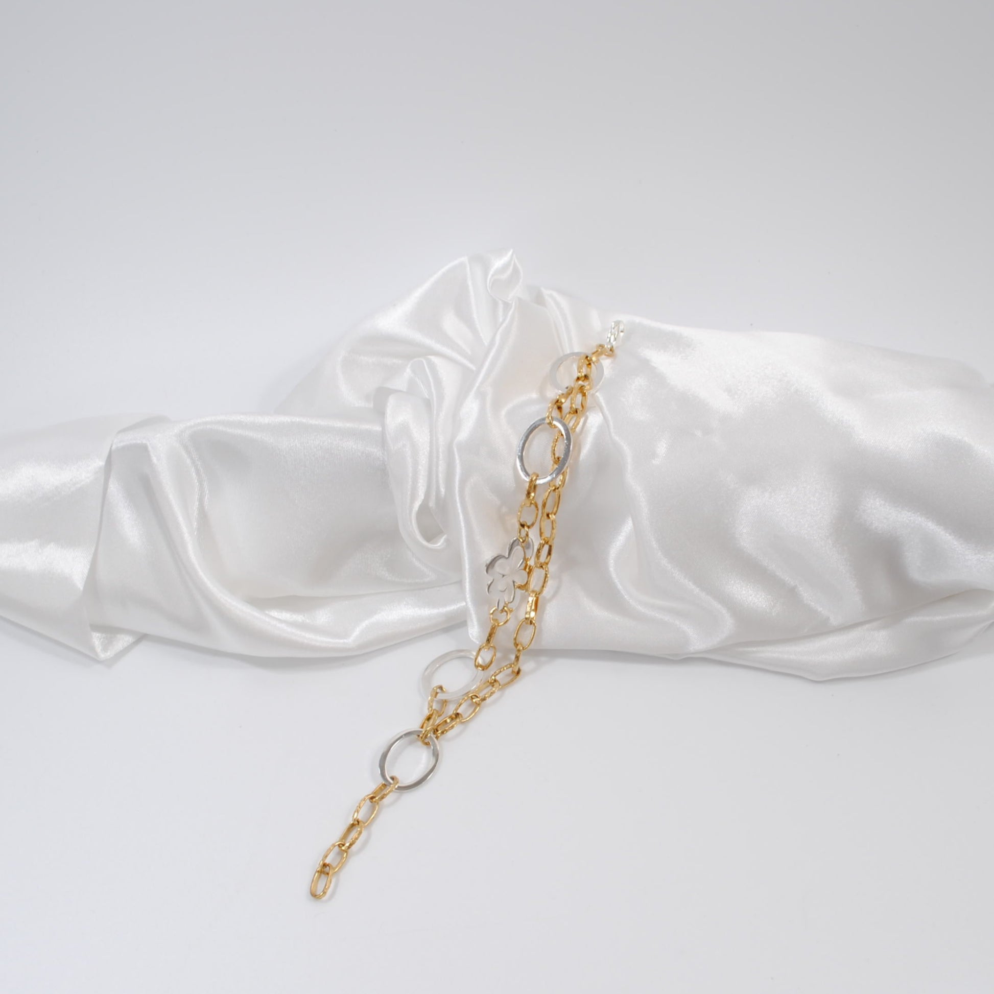The Flower Armband - Design by Brandeby