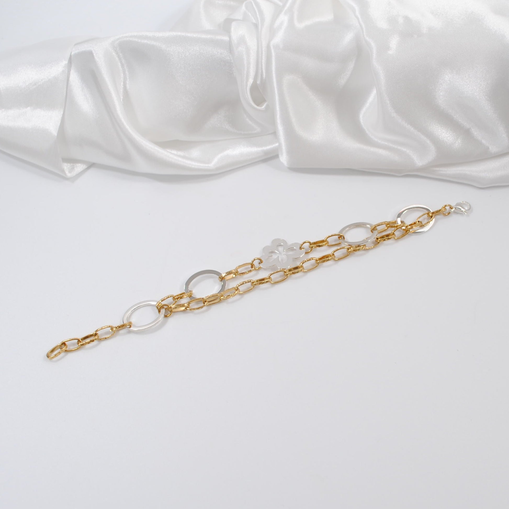 The Flower Armband - Design by Brandeby