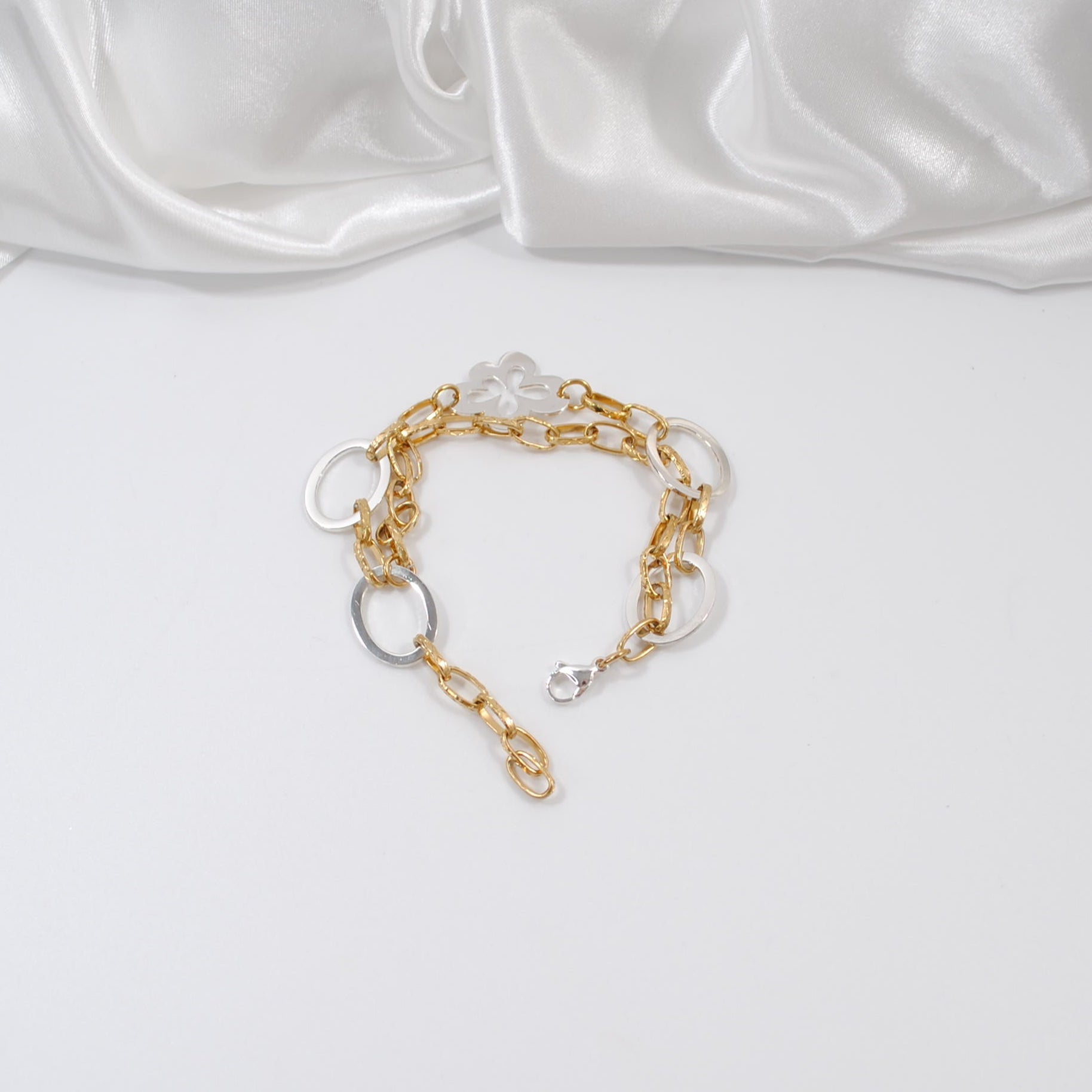 The Flower Armband - Design by Brandeby