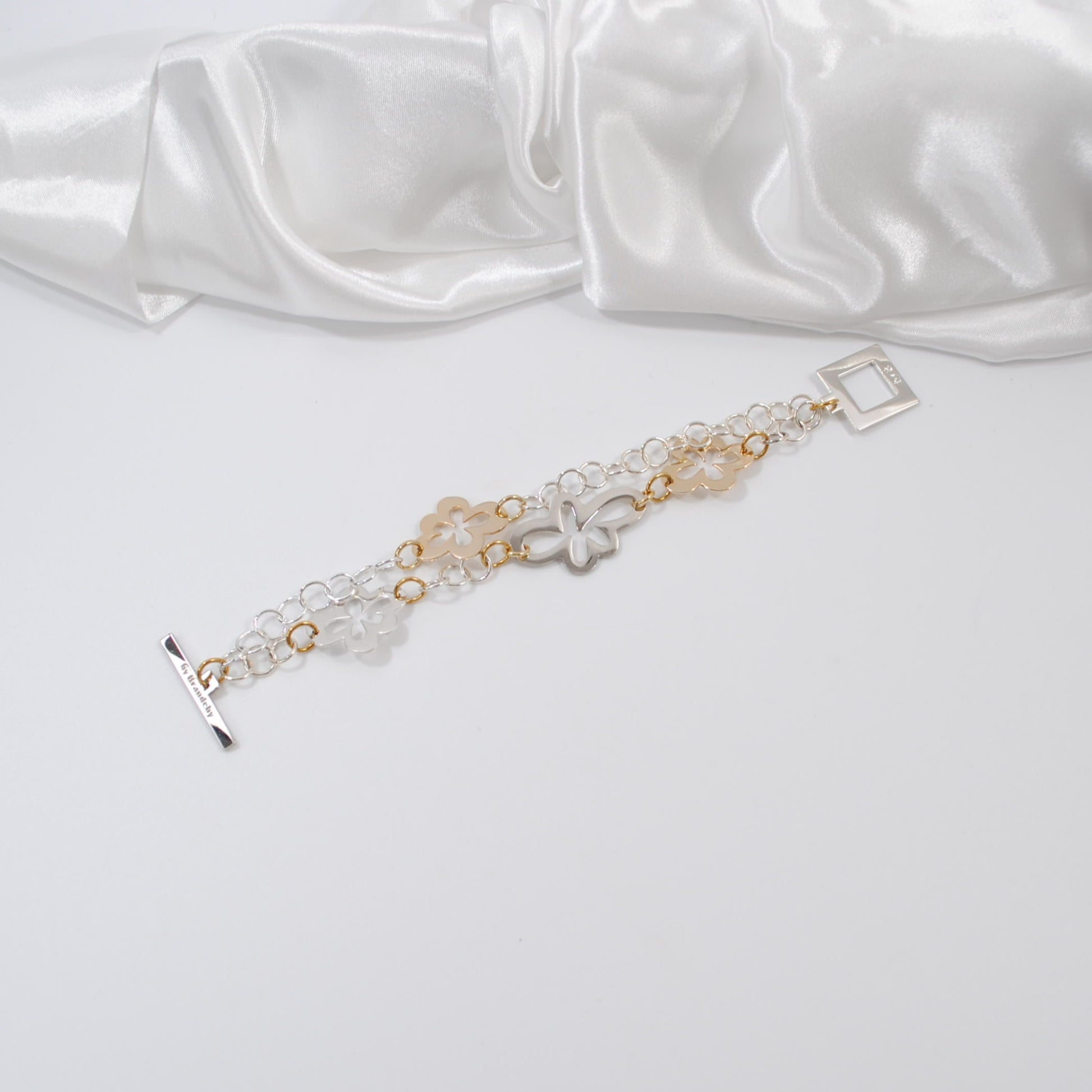 exklusivt armband med blommor i silver och guld design by brandeby