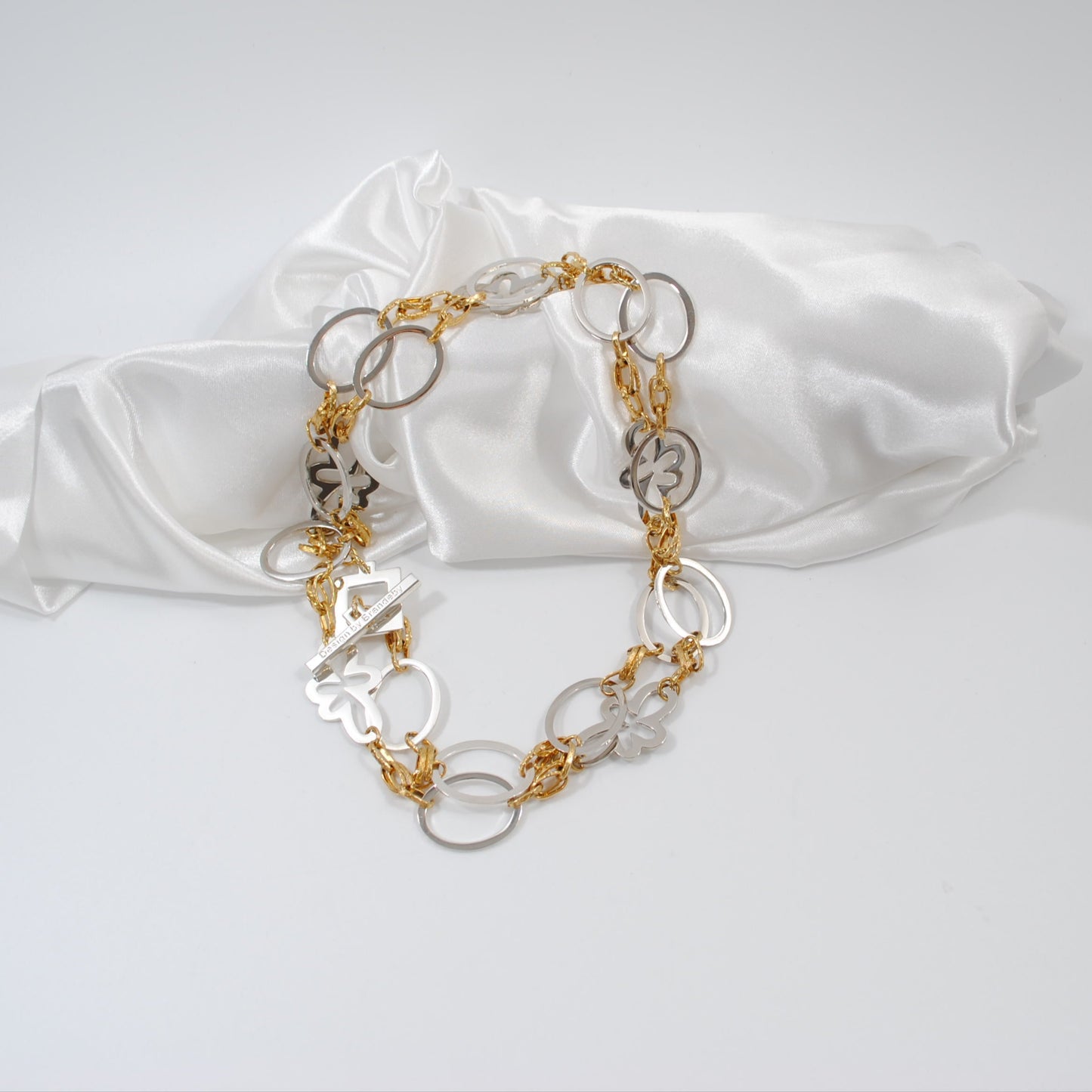 långt halsband design by brandeby