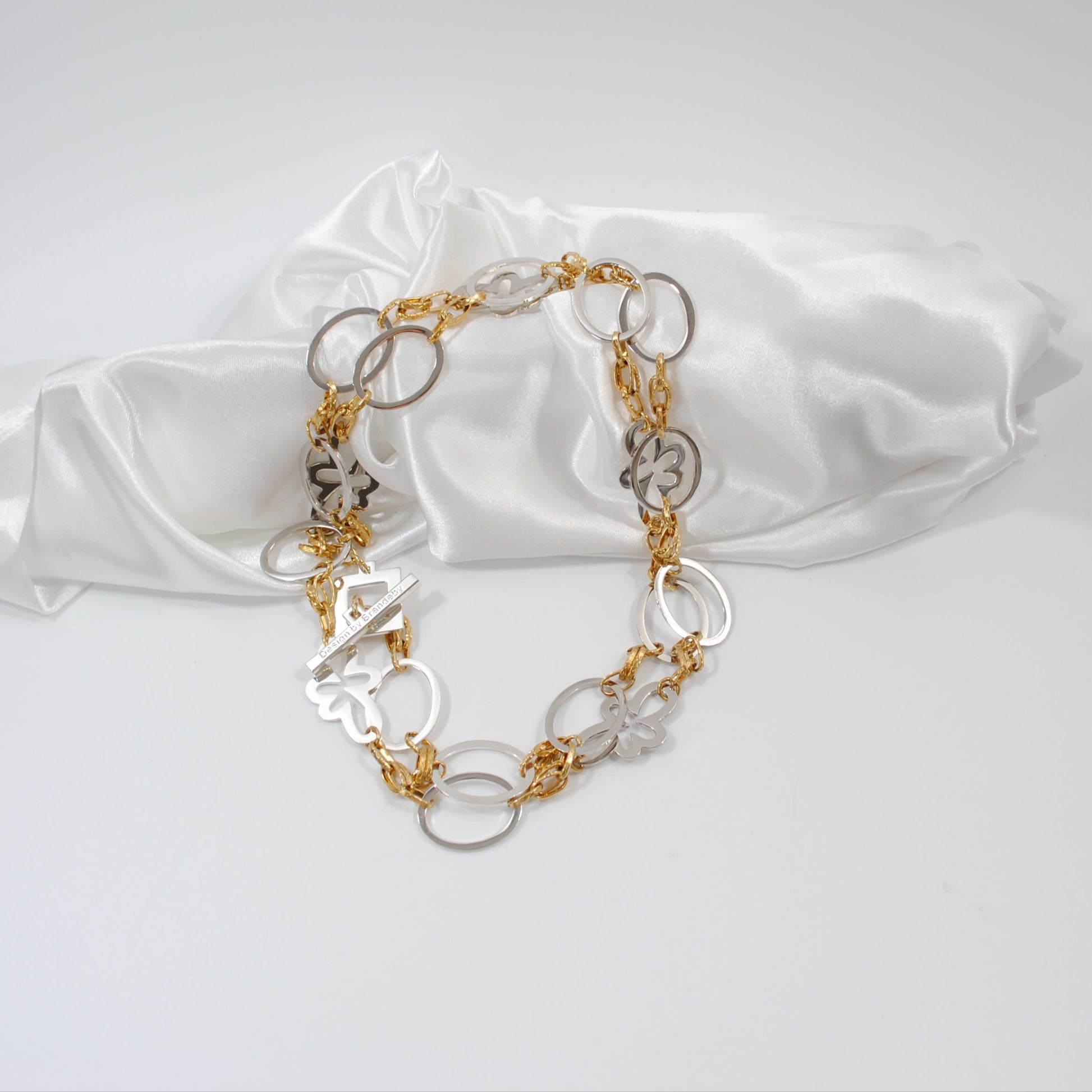 långt halsband design by brandeby
