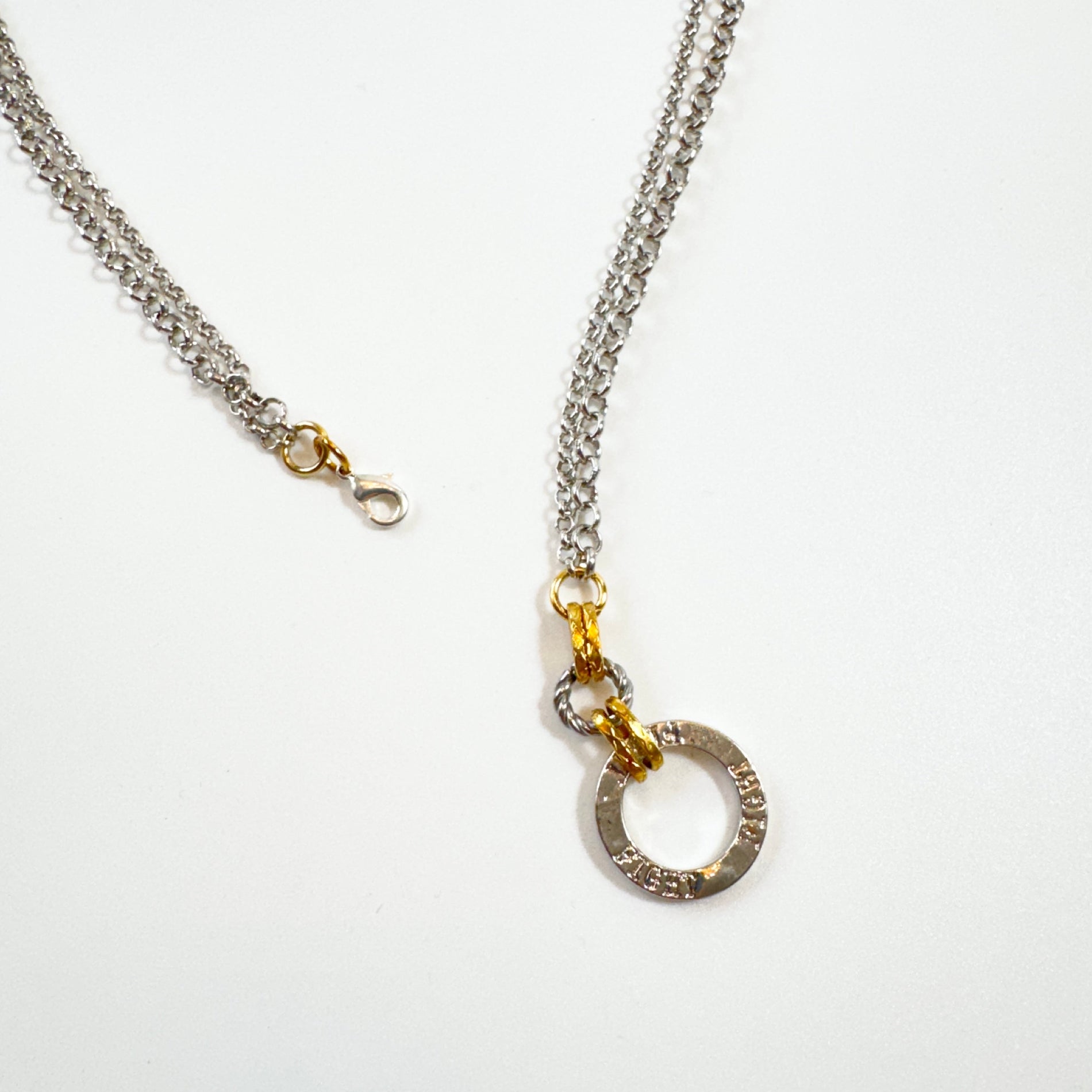 Halo Fight – Handgjort långt halsband med gulddetalj | Design by Brandeby