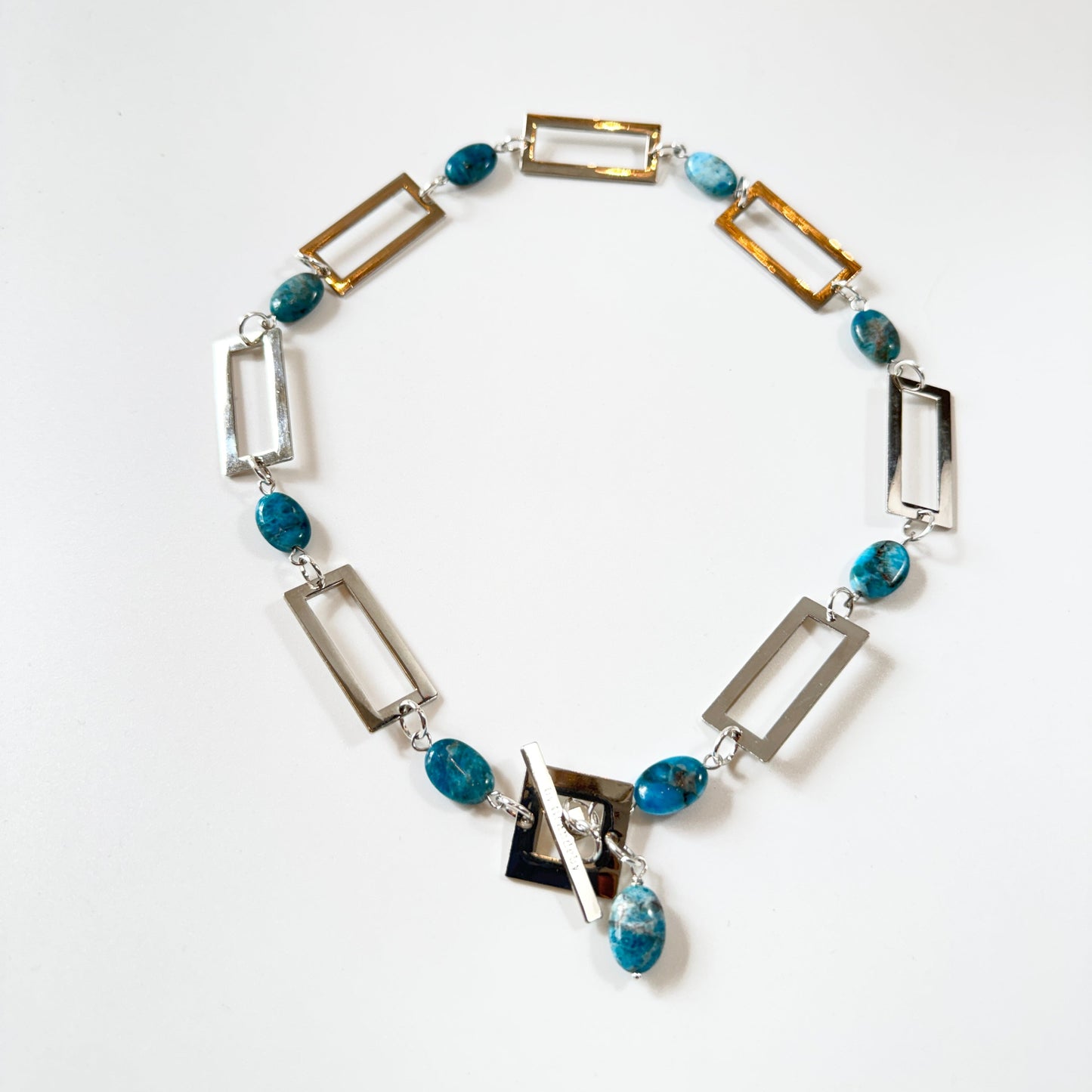 Blue Cloud – Handgjort halsband med äkta apatit | Design by Brandeby