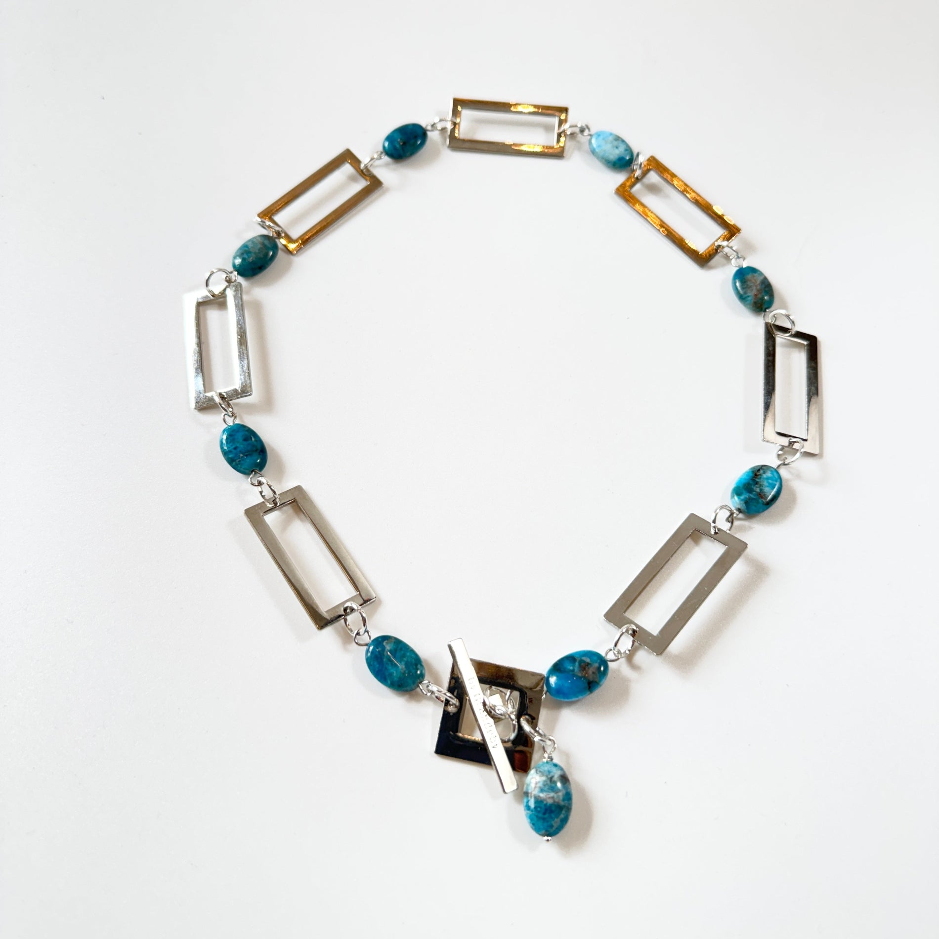 Blue Cloud – Handgjort halsband med äkta apatit | Design by Brandeby