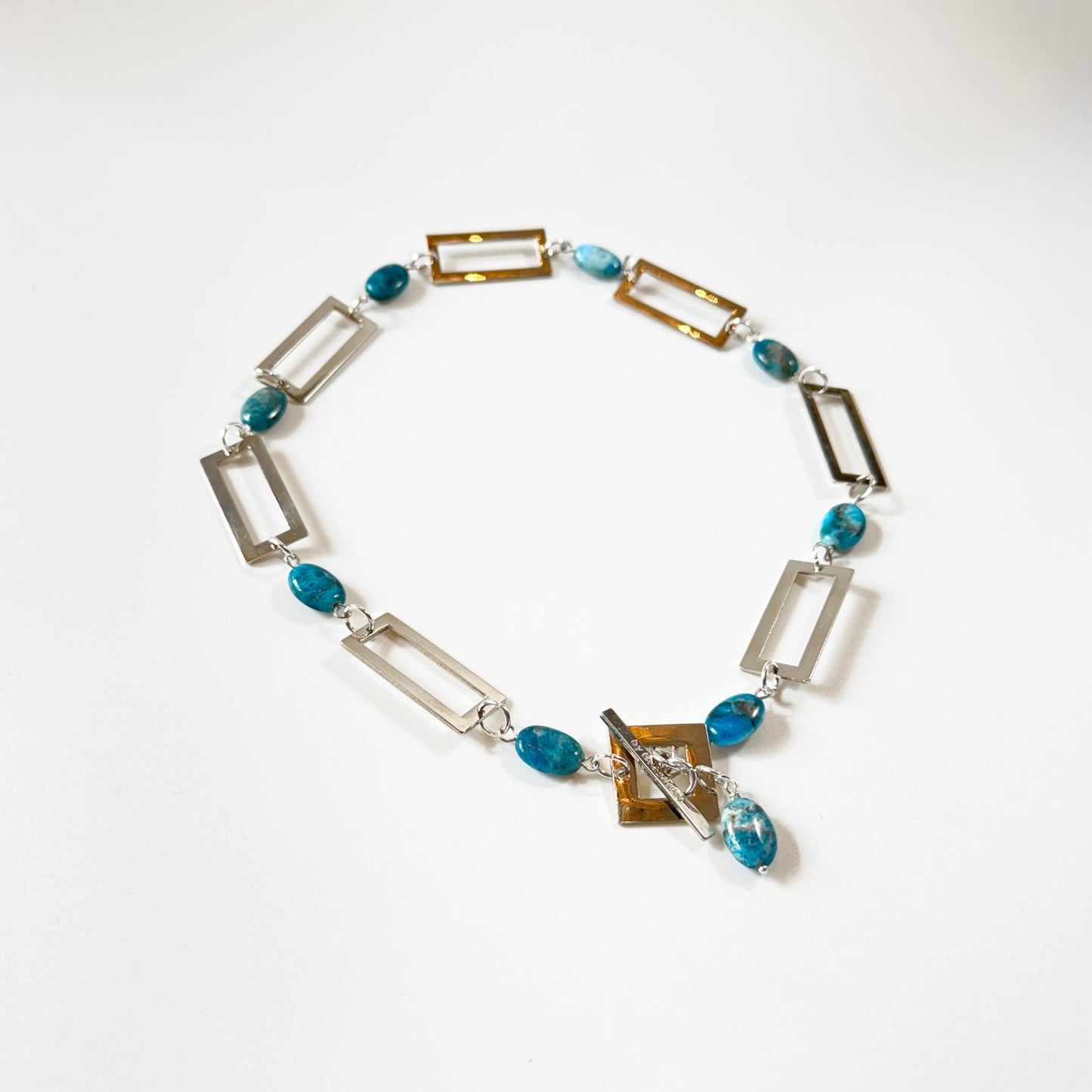 Blue Cloud – Handgjort halsband med äkta apatit | Design by Brandeby