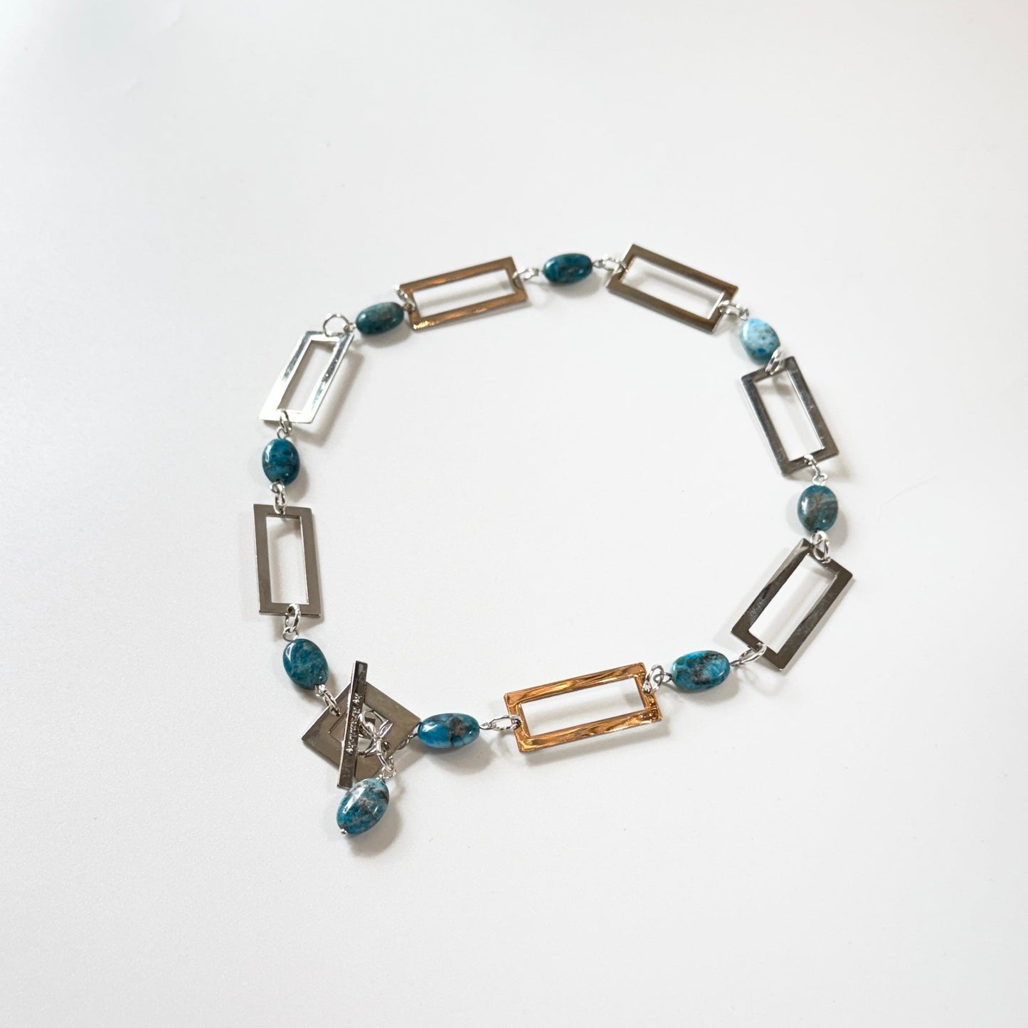 Blue Cloud – Handgjort halsband med äkta apatit | Design by Brandeby