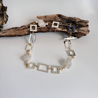 handgjord kort halsband med rå halvädelsten bergkristall genomskinlig
