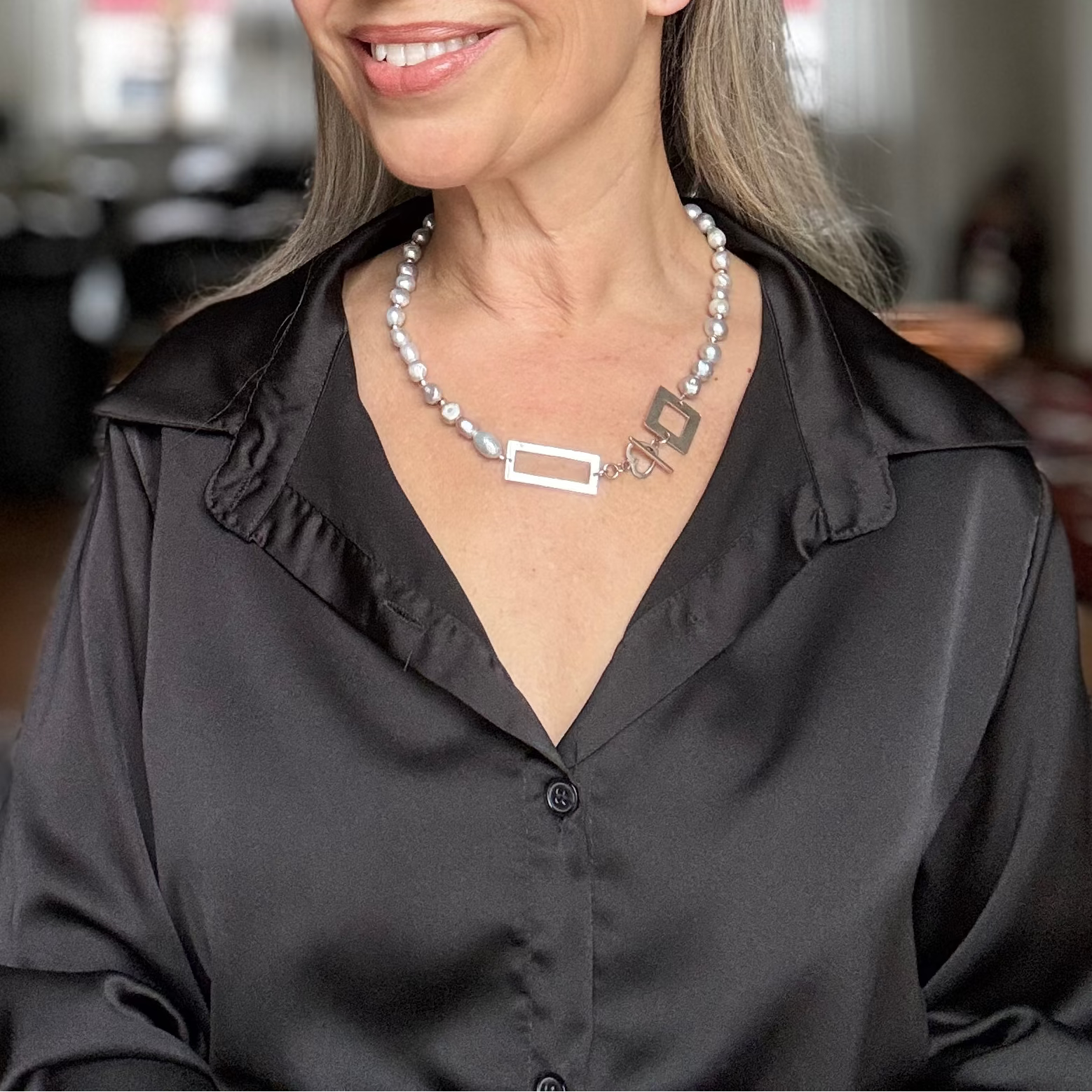 Purple Elegance Halsband med ljuslila sötvattenspärlor och äkta sterling silver. Hjärtformat lås. Kort halsband 50 cm. Handgjort i Sverige från Design by Brandeby.