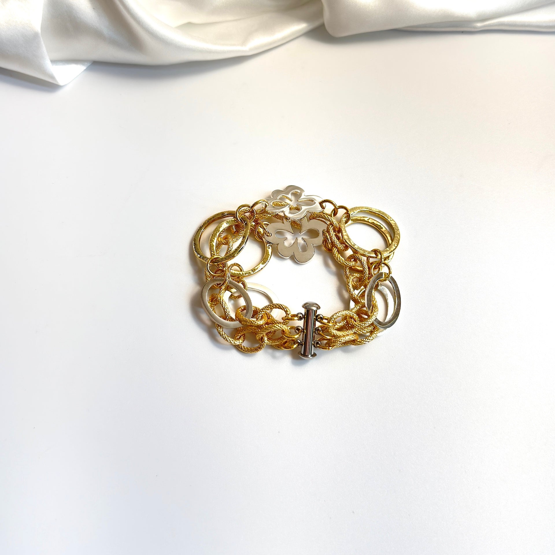 Glam Gold Armband - Design by Brandeby