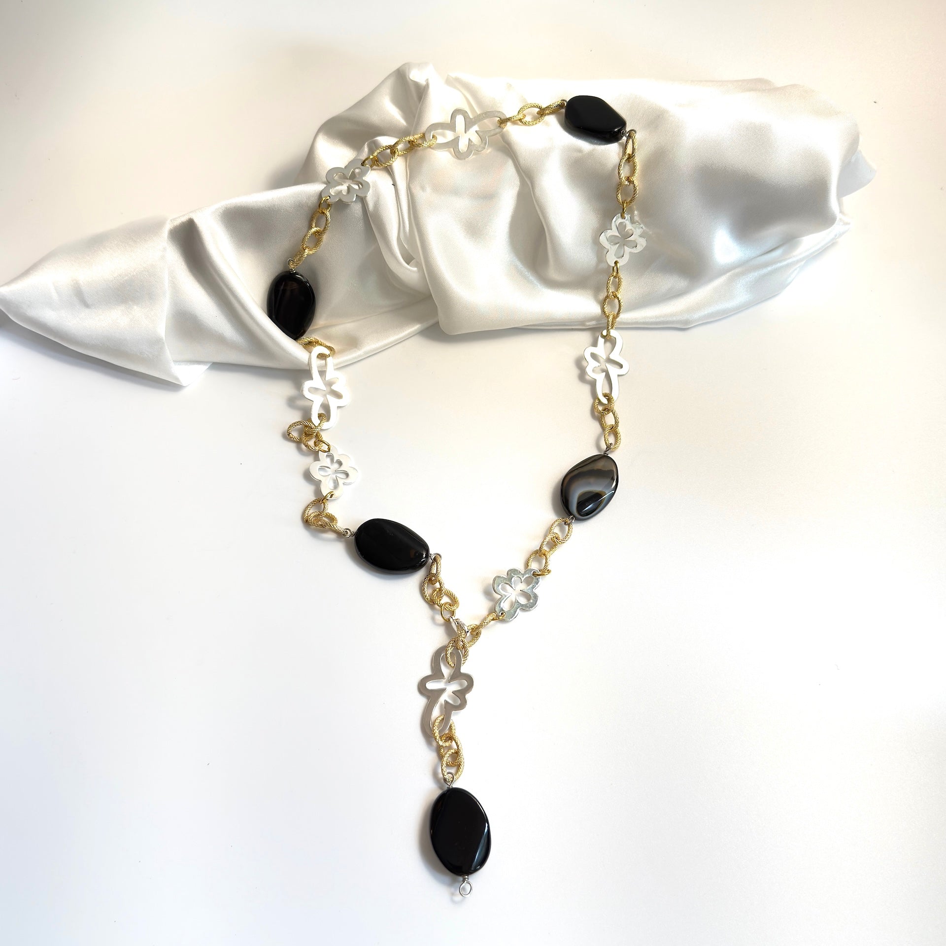 Noir Flora Halsband - Design by Brandeby