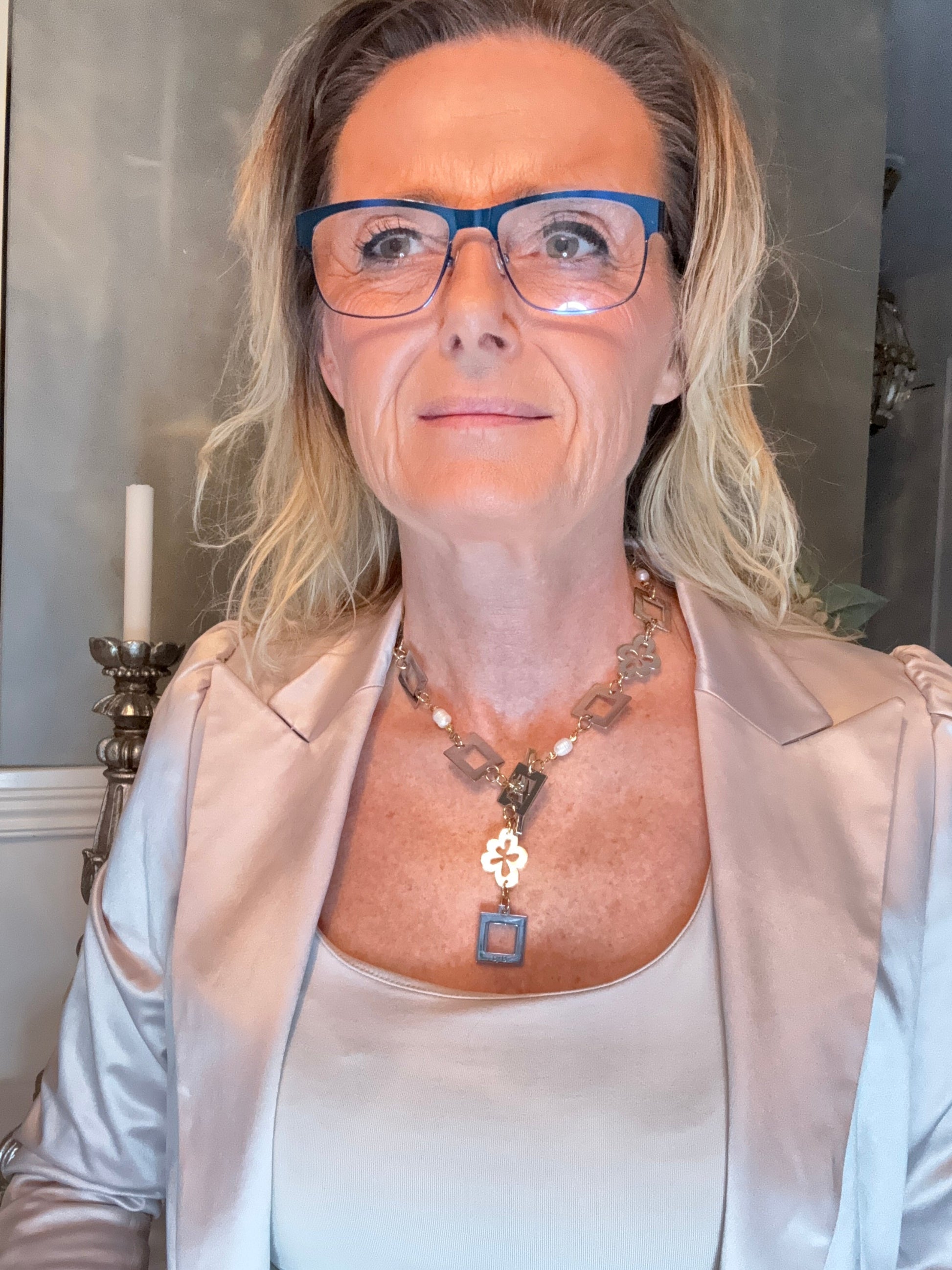 Gold Flower Halsband - Sötvattenspärlor med Blommor och 18k Guld - Design by Brandeby