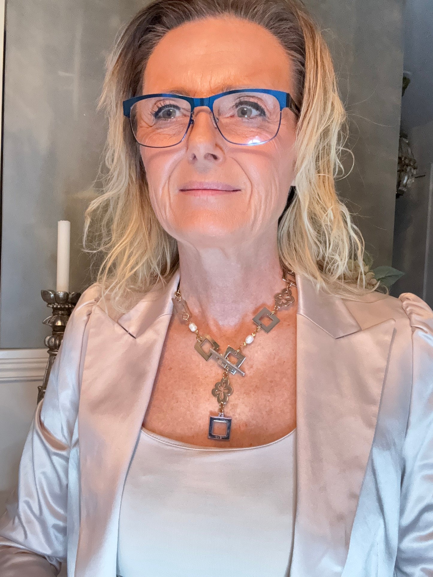 Gold Flower Halsband - Sötvattenspärlor med Blommor och 18k Guld - Design by Brandeby limited edition