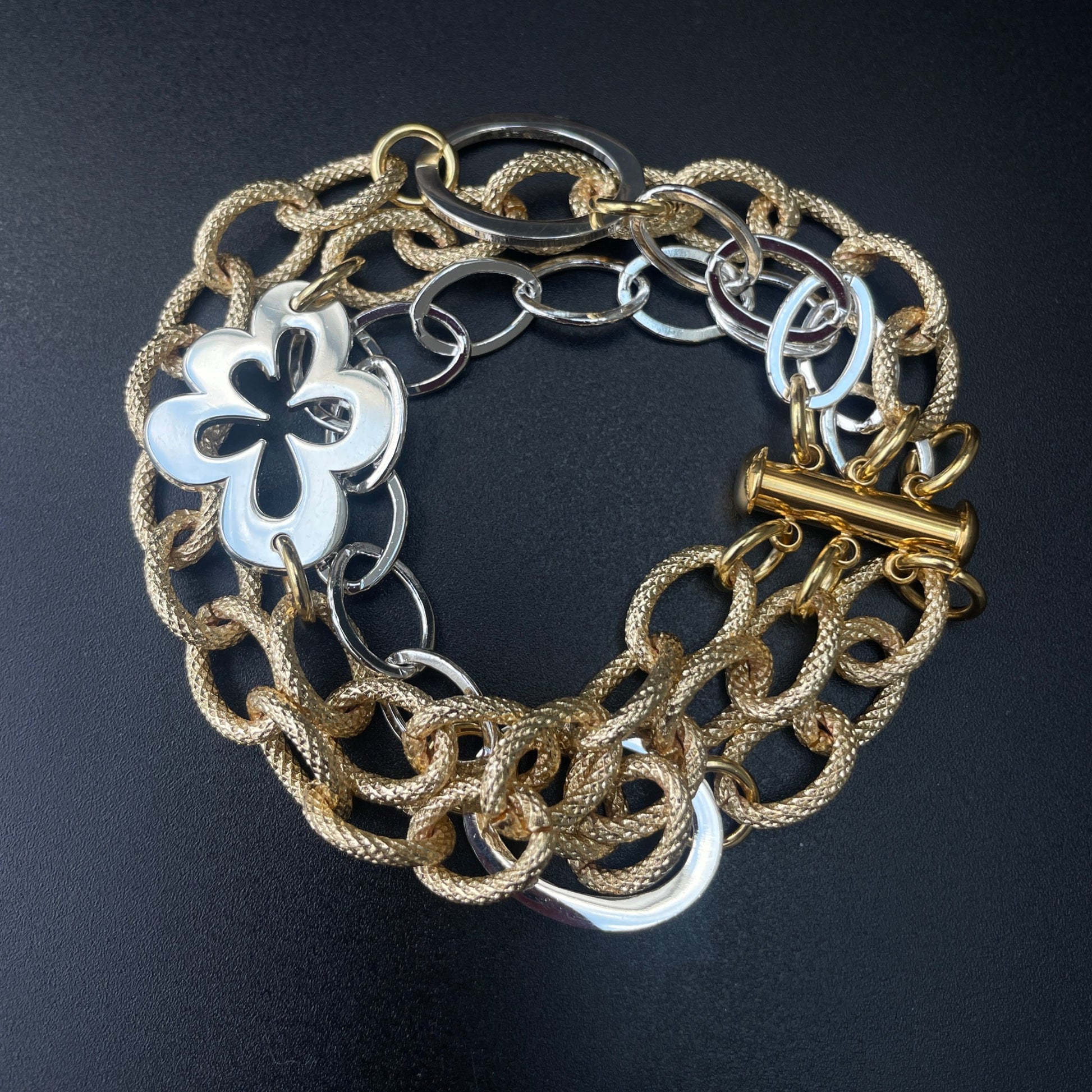 Single Flower Chain Armband - Design by Brandeby