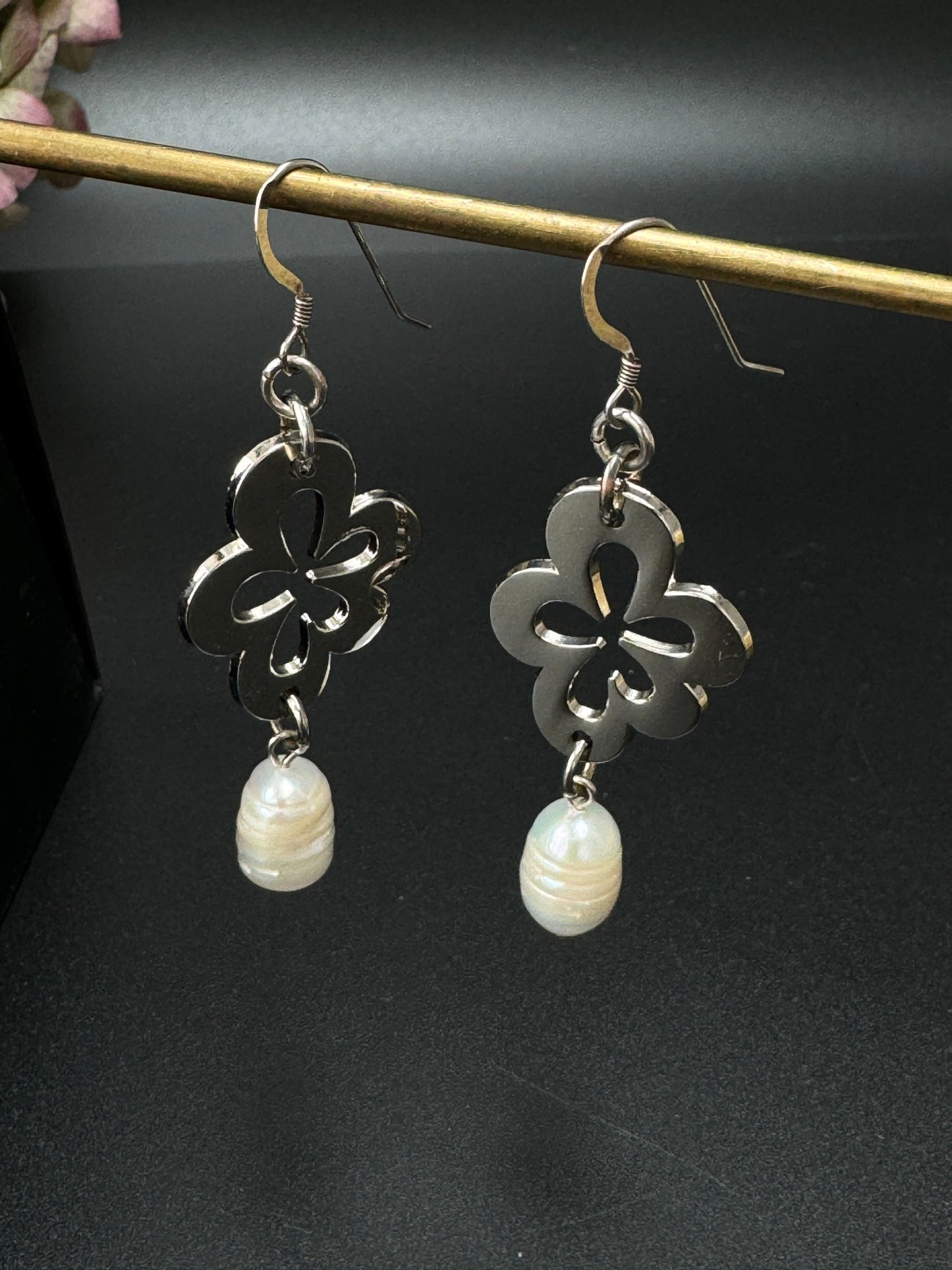Earring flower with white freshwater pearl and flower genuine silver