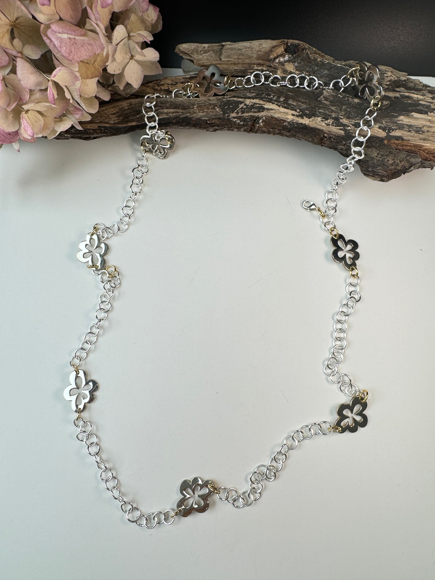 Long Silver Flower Halsband - Design by Brandeby