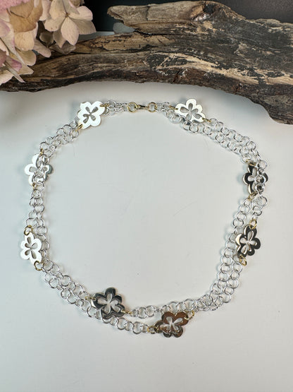 Long Silver Flower Halsband - Design by Brandeby