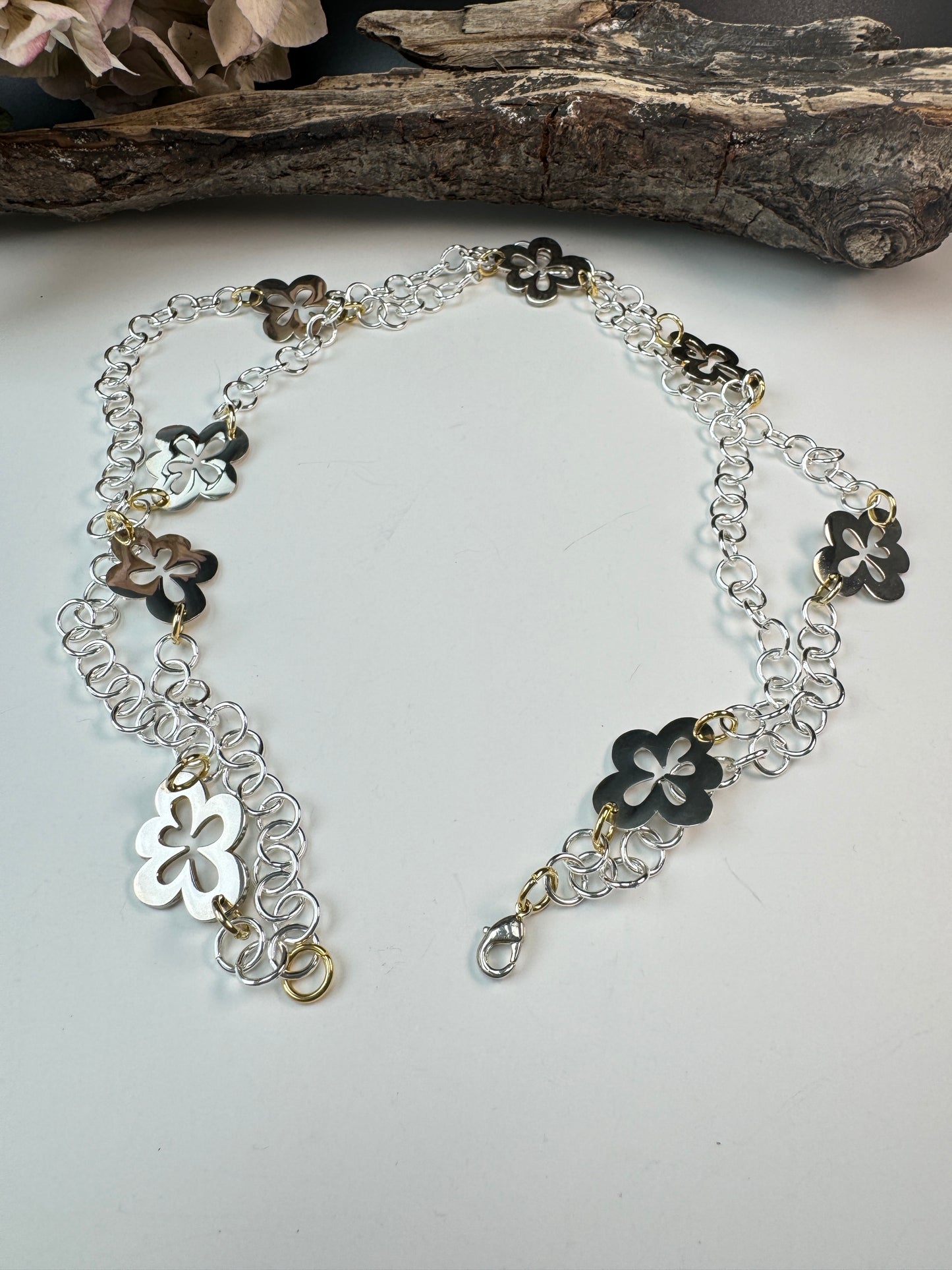 Long Silver Flower Halsband - Design by Brandeby