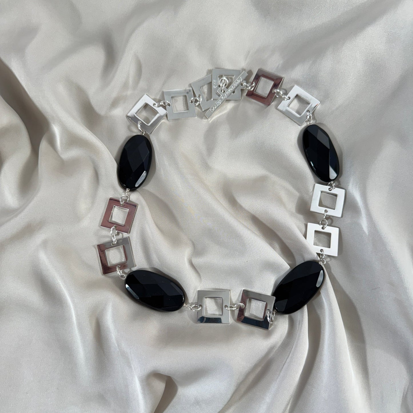Royal Onyx Stone Halsband - Fasettslipade Onyx med Sterling Silver-Plätering - Design by Brandeby