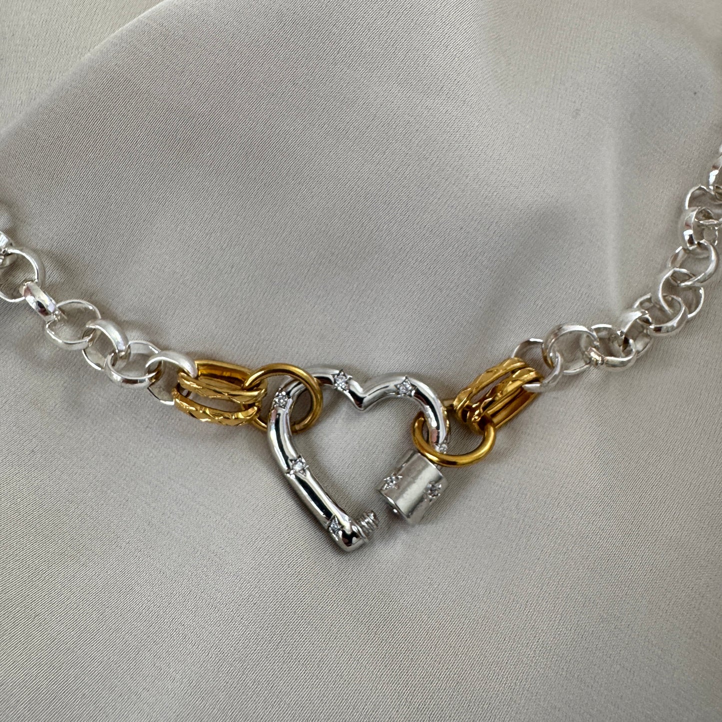 Halsband Silver 18K Guldpläterat - Rollo Kedja Hjärtlås - 45cm - Silver Guld - design by brandeby