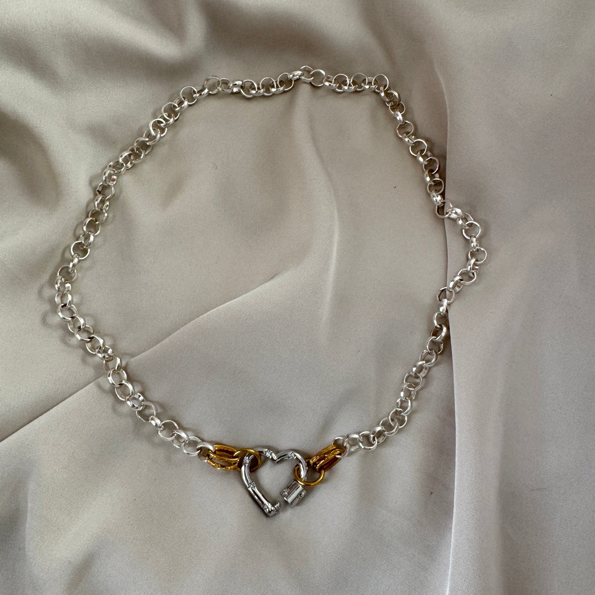 Halsband Silver 18K Guldpläterat - Rollo Kedja Hjärtlås - 45cm - Silver Guld - design by brandeby