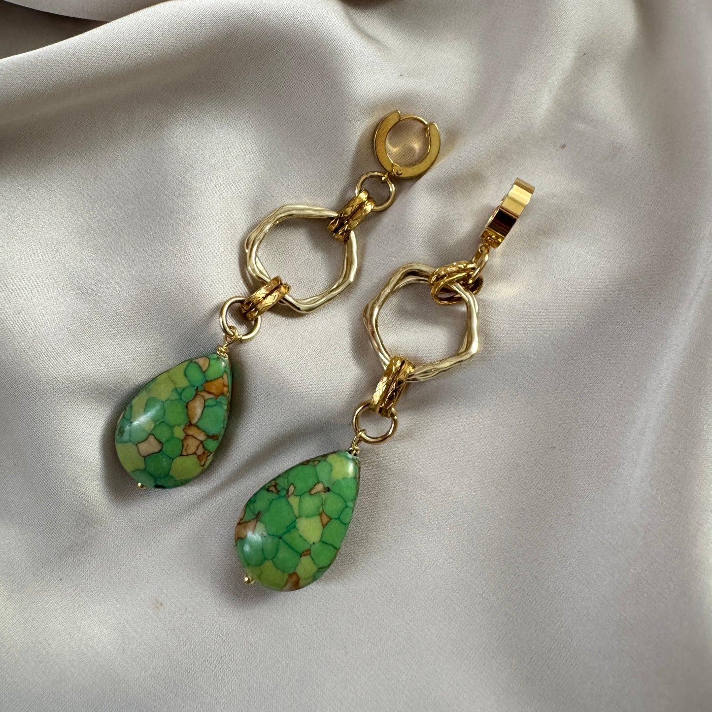 Green Turquoise Örhänge – Äkta Grön Turkos & 18k Guld | Design by Brandeby