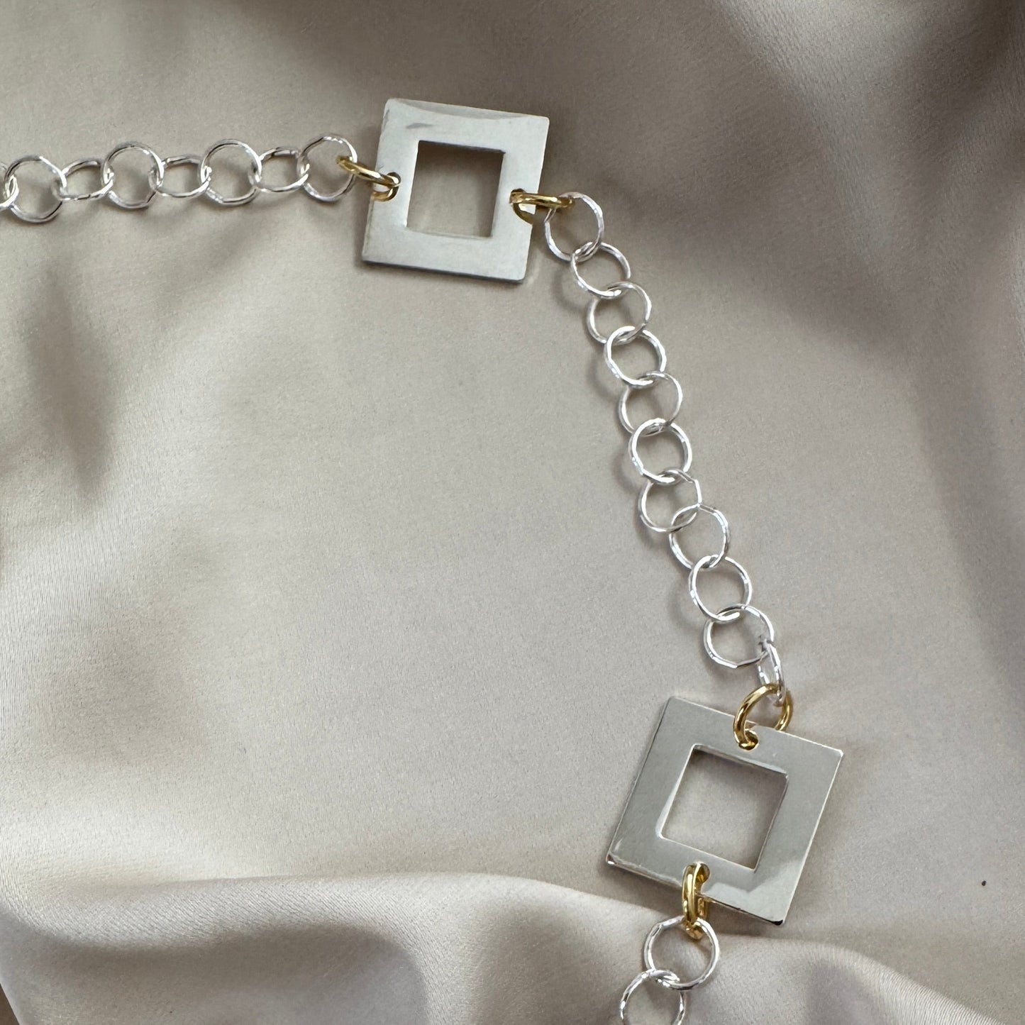 Square Gold Halsband - Fyrkanter med 18k Guld och Strass-hjärta - Design by Brandeby
