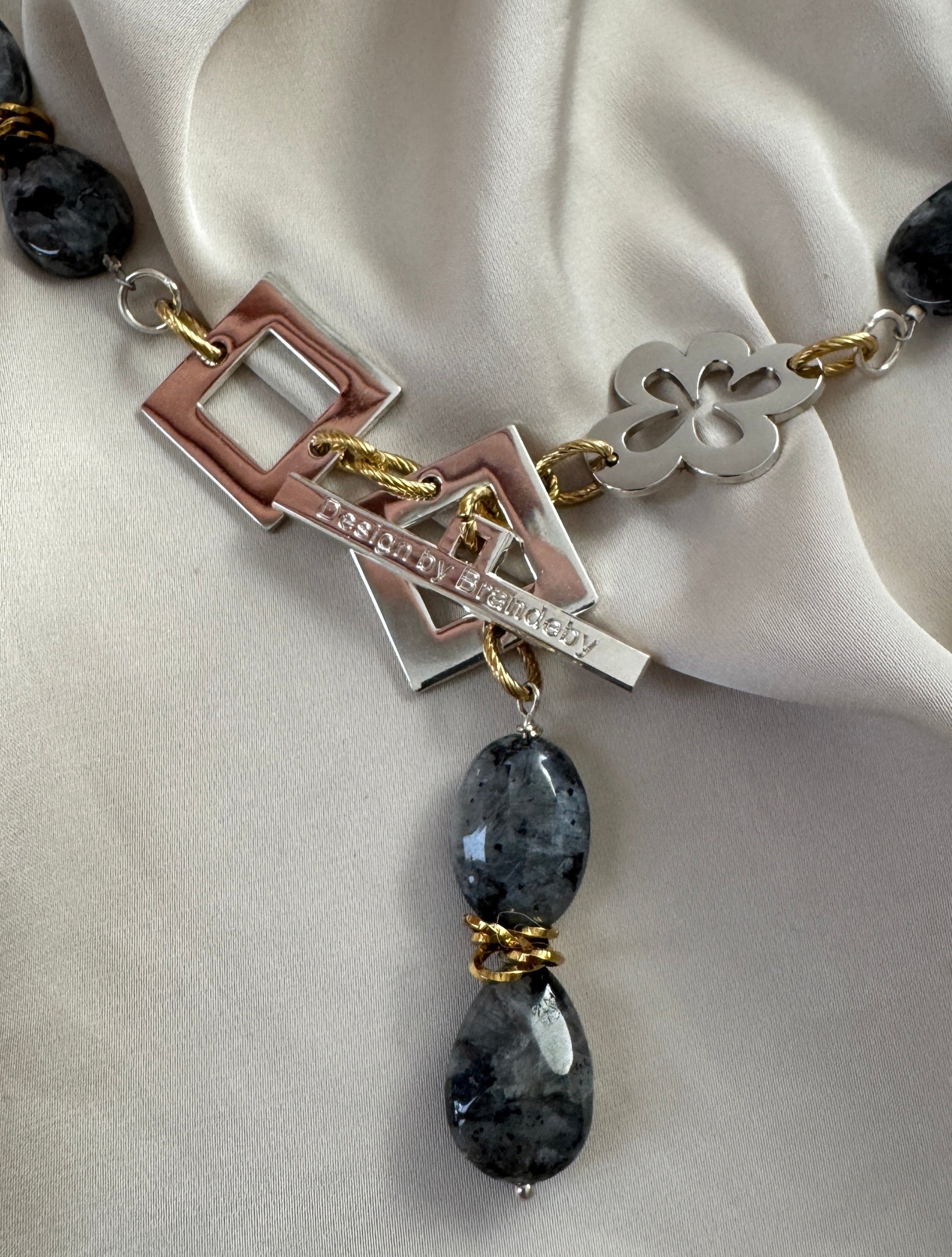 Halsband Silver 18K Guldpläterat - Labradorit - 50cm - Gråmelerad Guld - design by brandeby