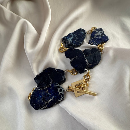 Halsband Blå Jaspis 18K Guldpläterat - Limited Edition -52cm - Blå Guld - design by brandeby