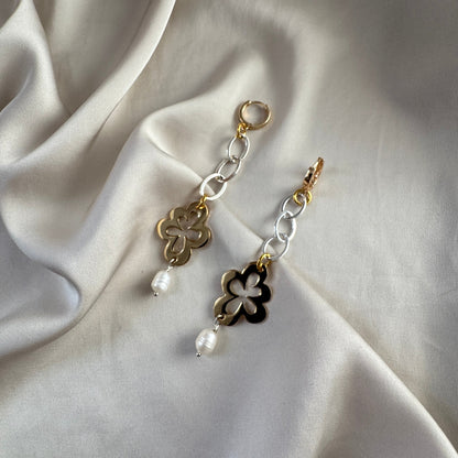 Gold Flower Örhängen – Handgjorda Guldörhängen i Svensk Design | Design by Brandeby