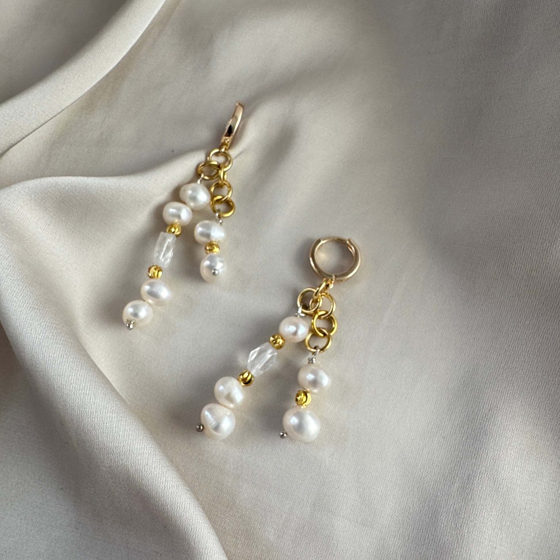 Gracefull Örhängen - Sötvattenspärlor Bergkristall Guld Sverige - designbybrandeby