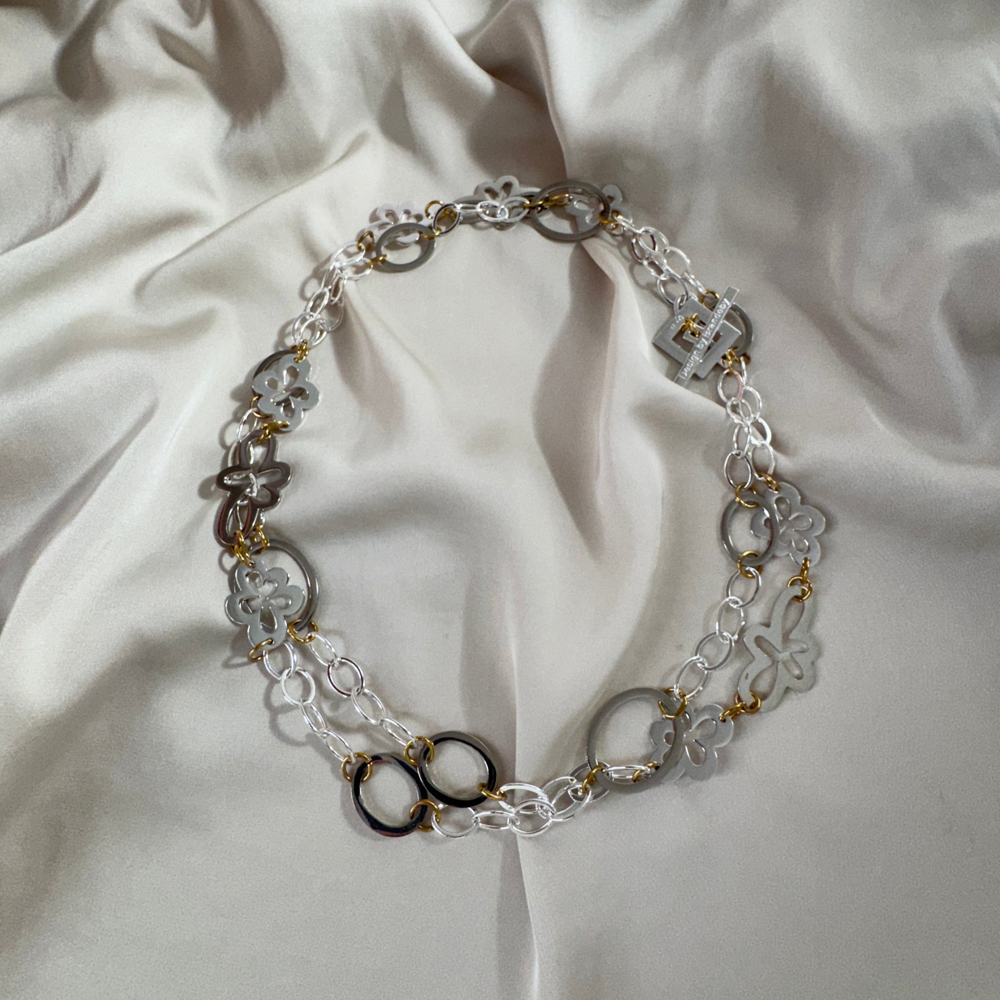 Halsband i silverpläterat rostfritt stål 100cm – All Flower | Design by Brandeby