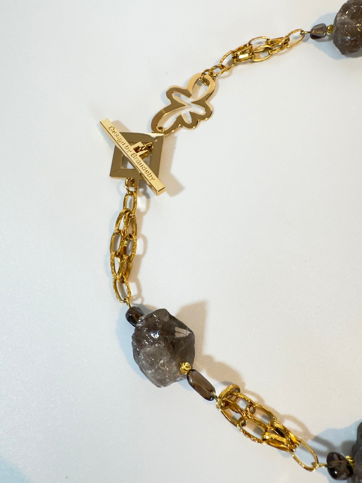 Smoky Quartz Halsband – Rå Smoky Quartz, Bergkristall & 18K Guld