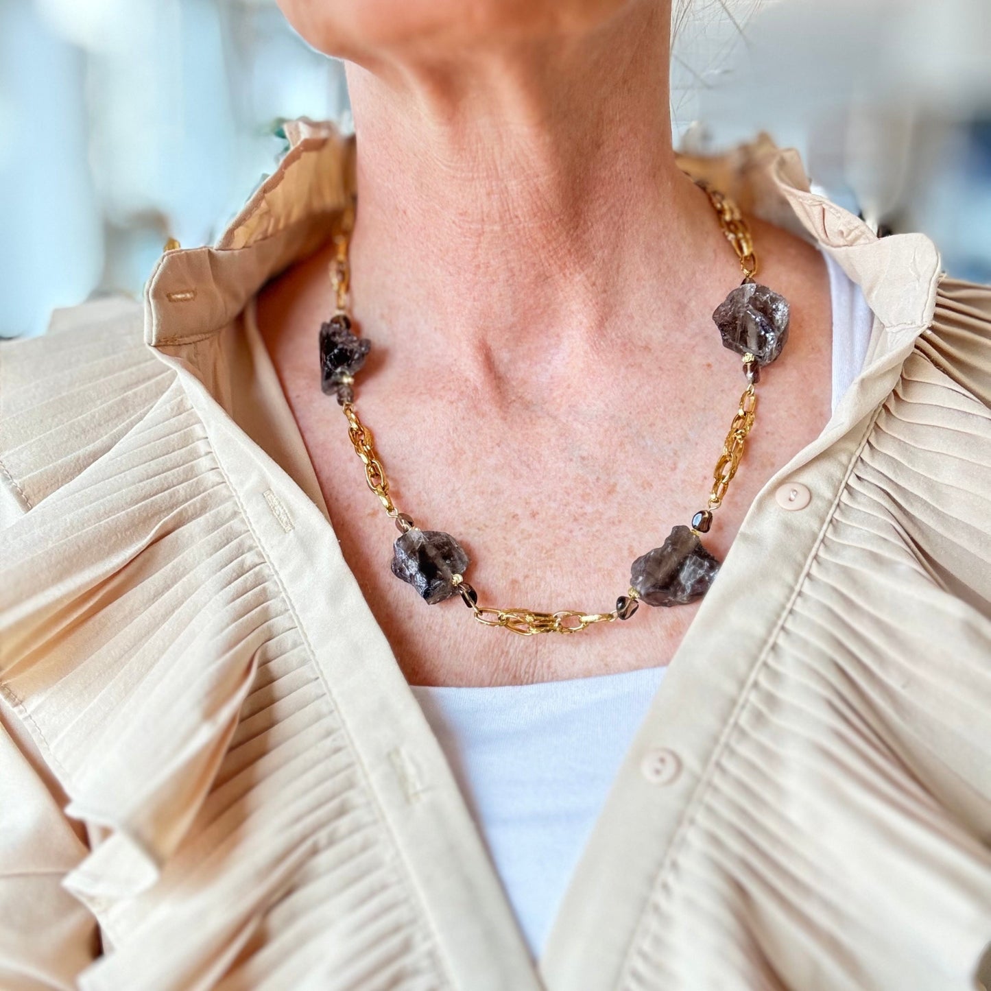 Smoky Quartz Halsband – Rå Smoky Quartz, Bergkristall & 18K Guld